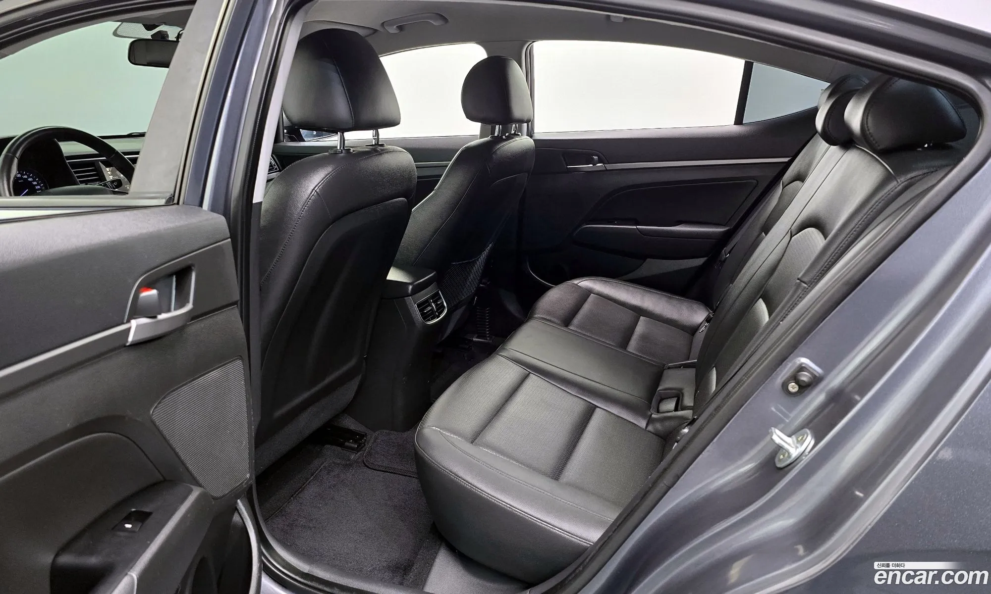 Hyundai Elantra AD 2016 — 18