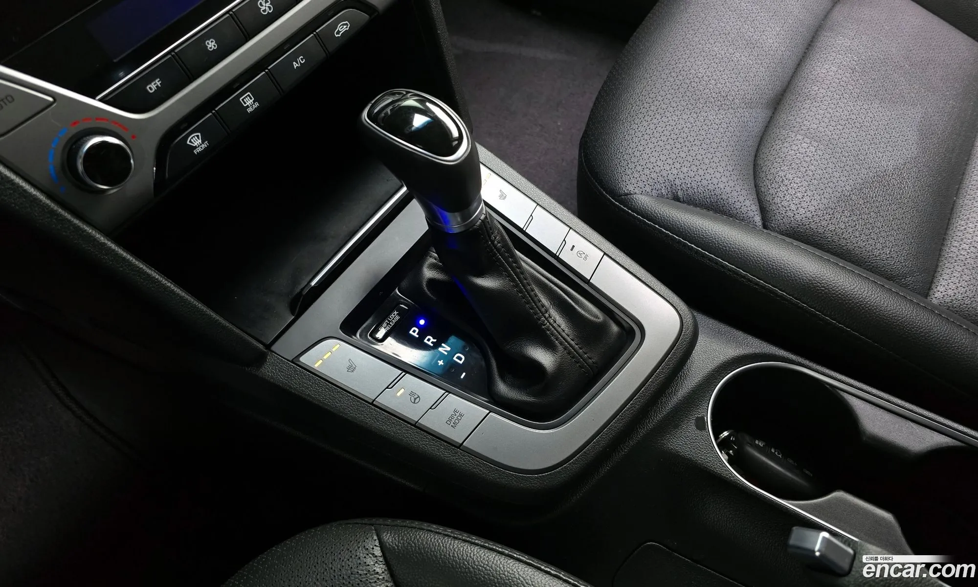 Hyundai Elantra AD 2016 — 12