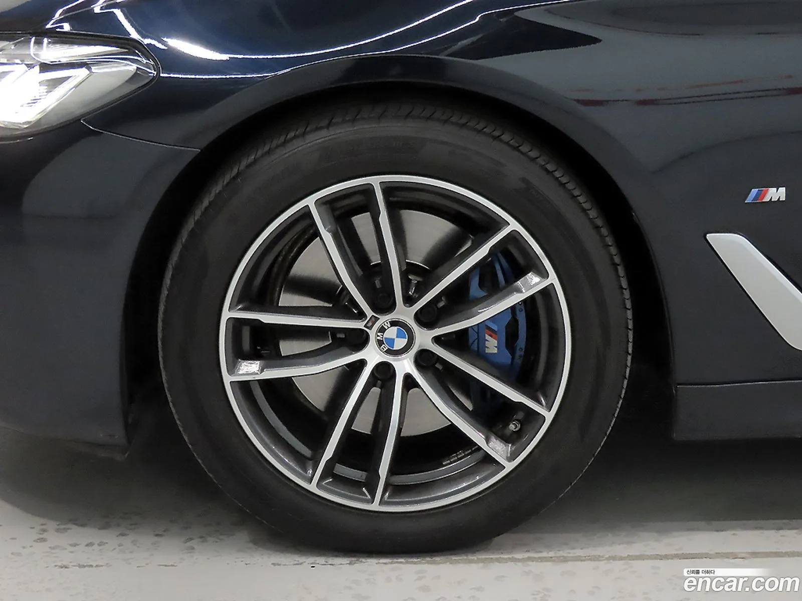 BMW 5 Series 2022 — 17