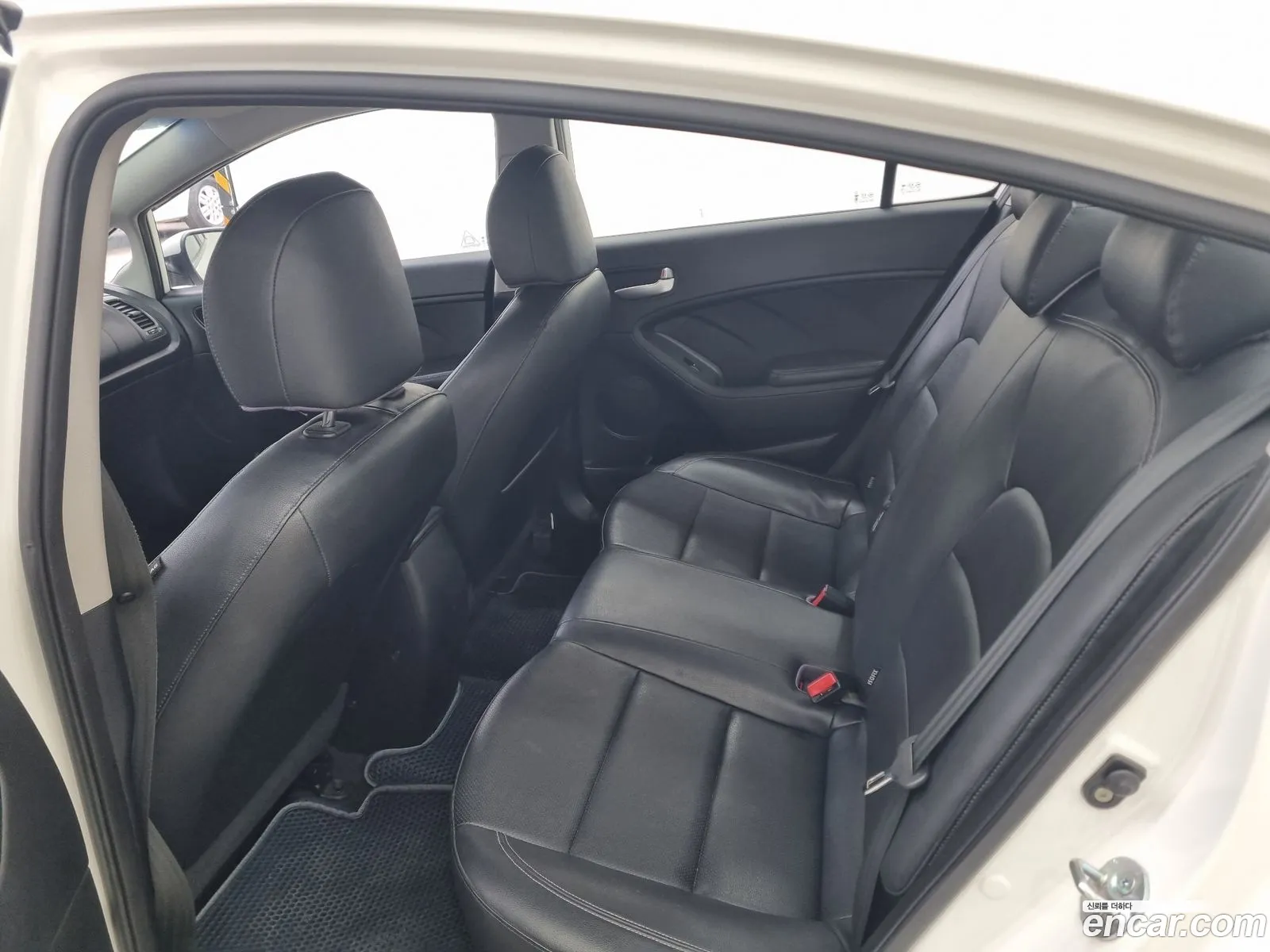 Kia K3 2012 — 16