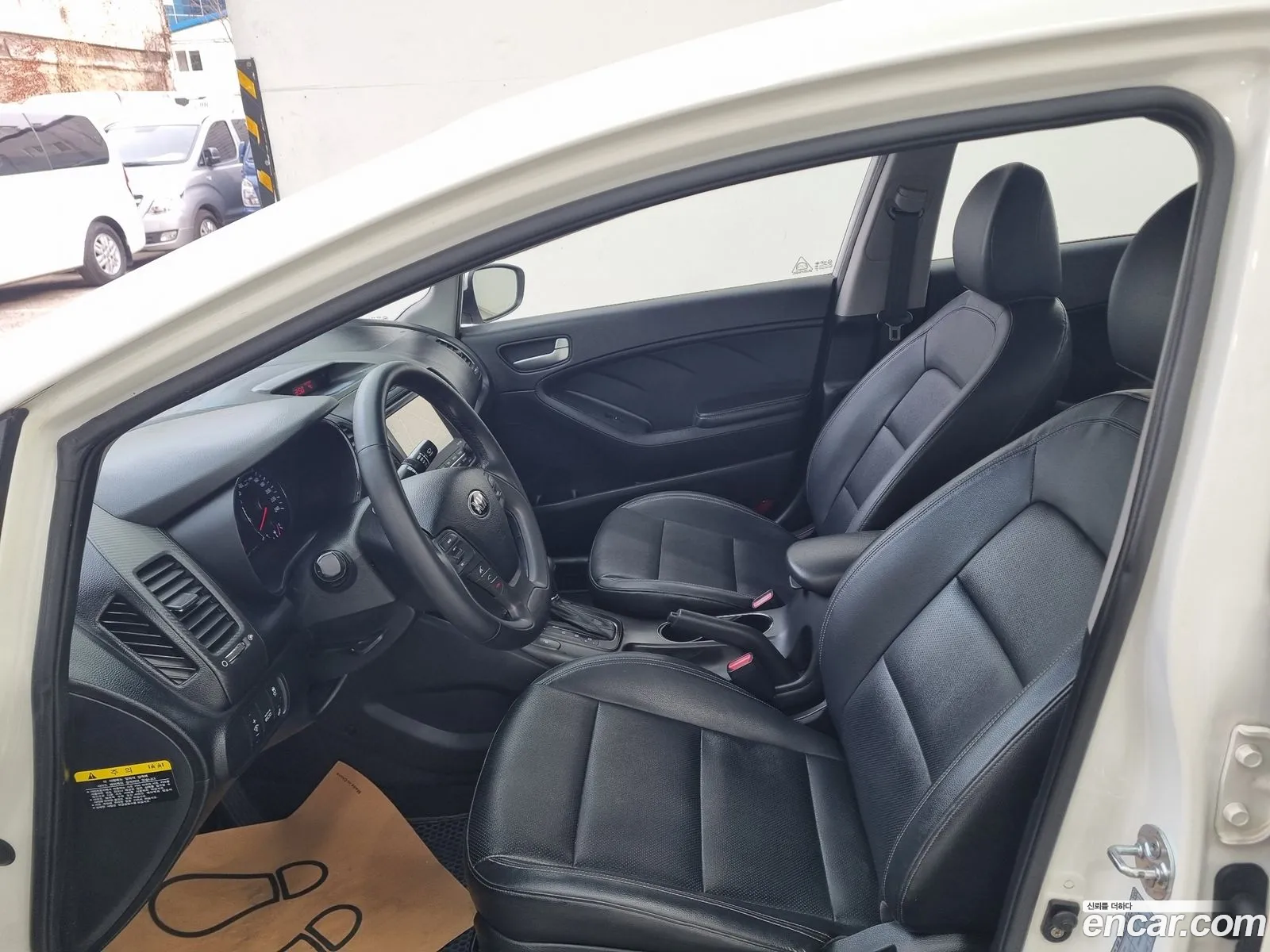 Kia K3 2012 — 14