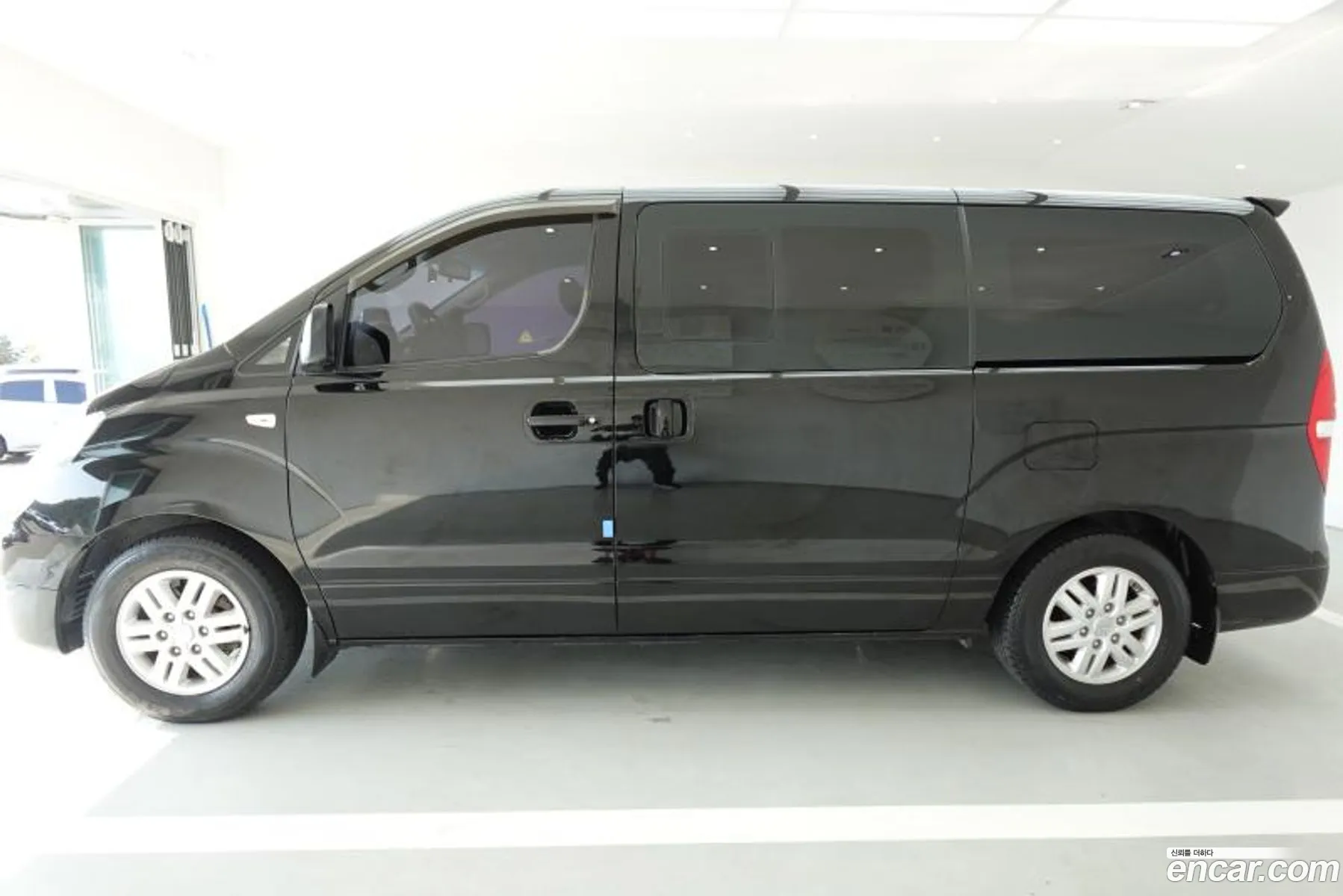 Hyundai Grand Starex 2017 — 14