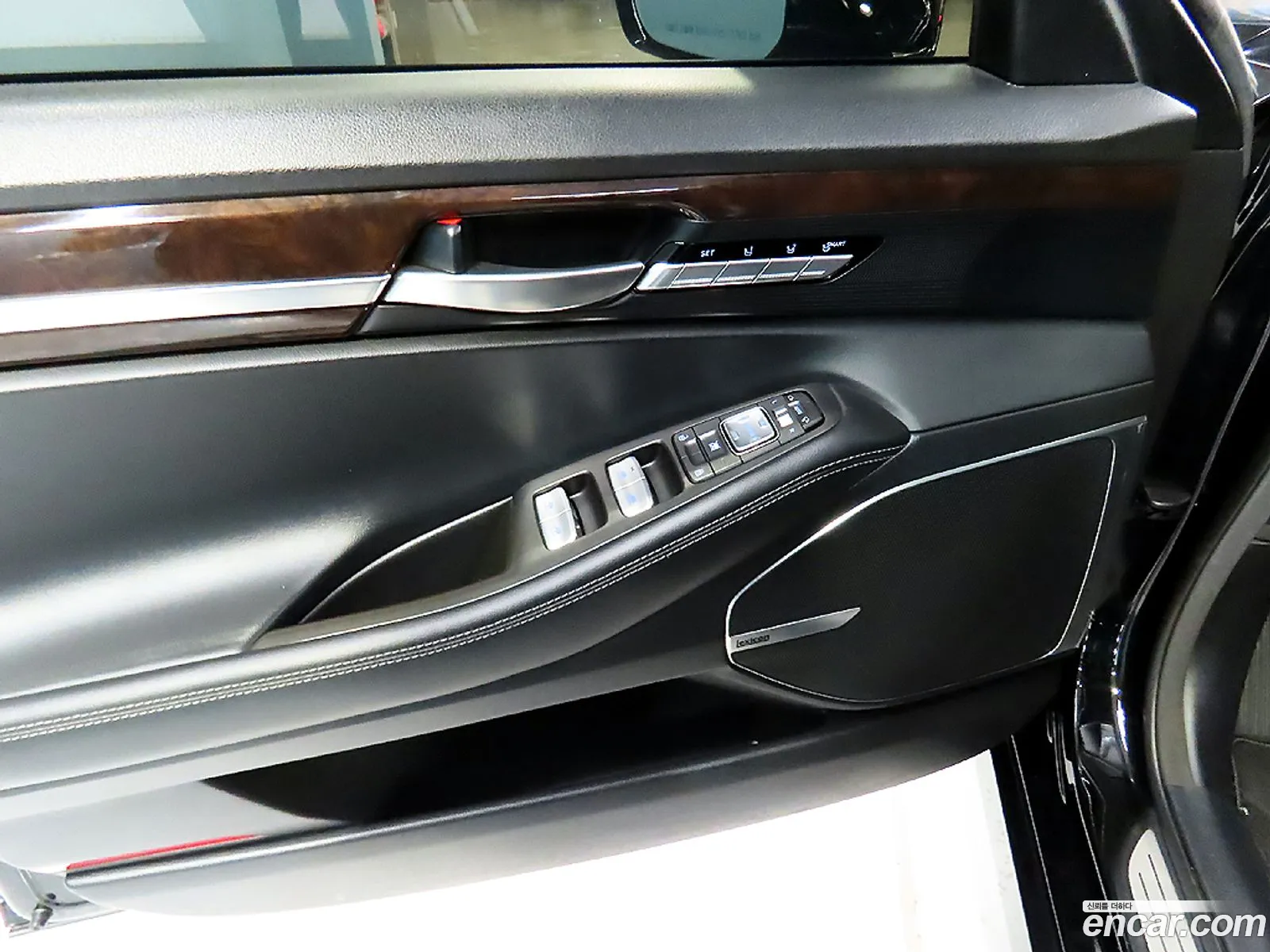 Genesis EQ900 2016 — 7