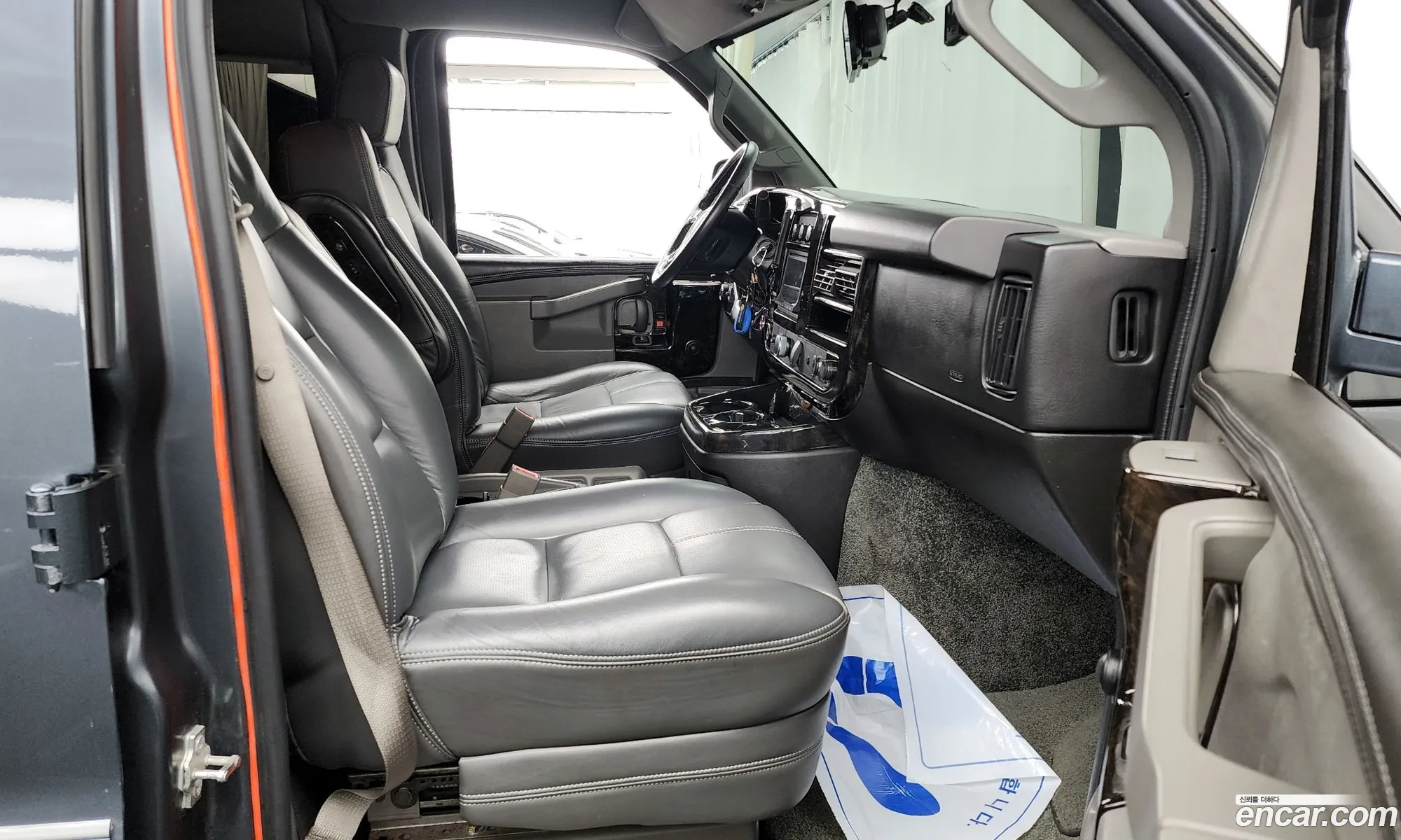 Chevrolet Express Van 2017 1GBWG9CG4H1182766 — 5