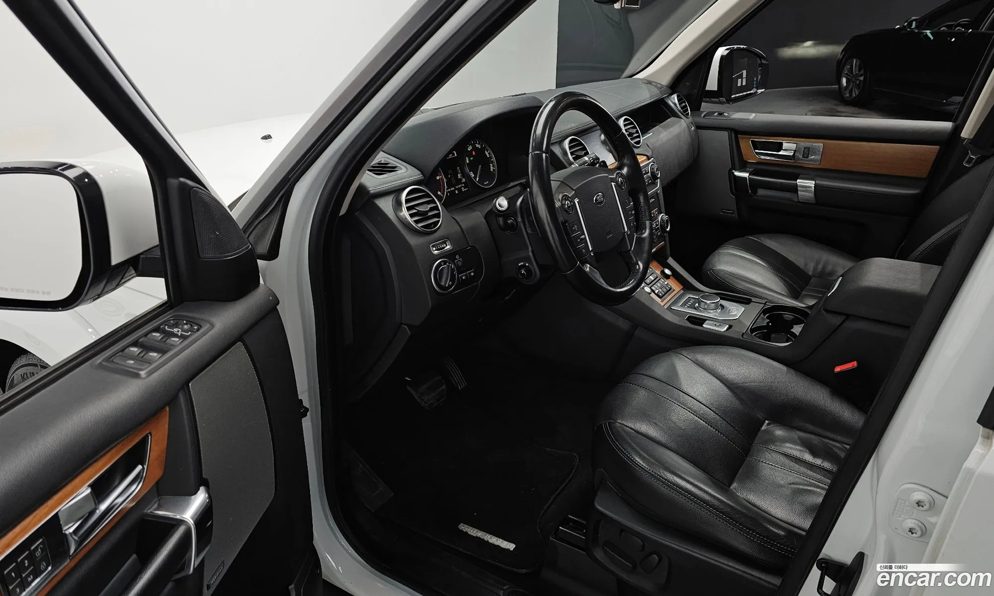 Land Rover Discovery 4 2015 SALLAAAG6FA742429 — 3