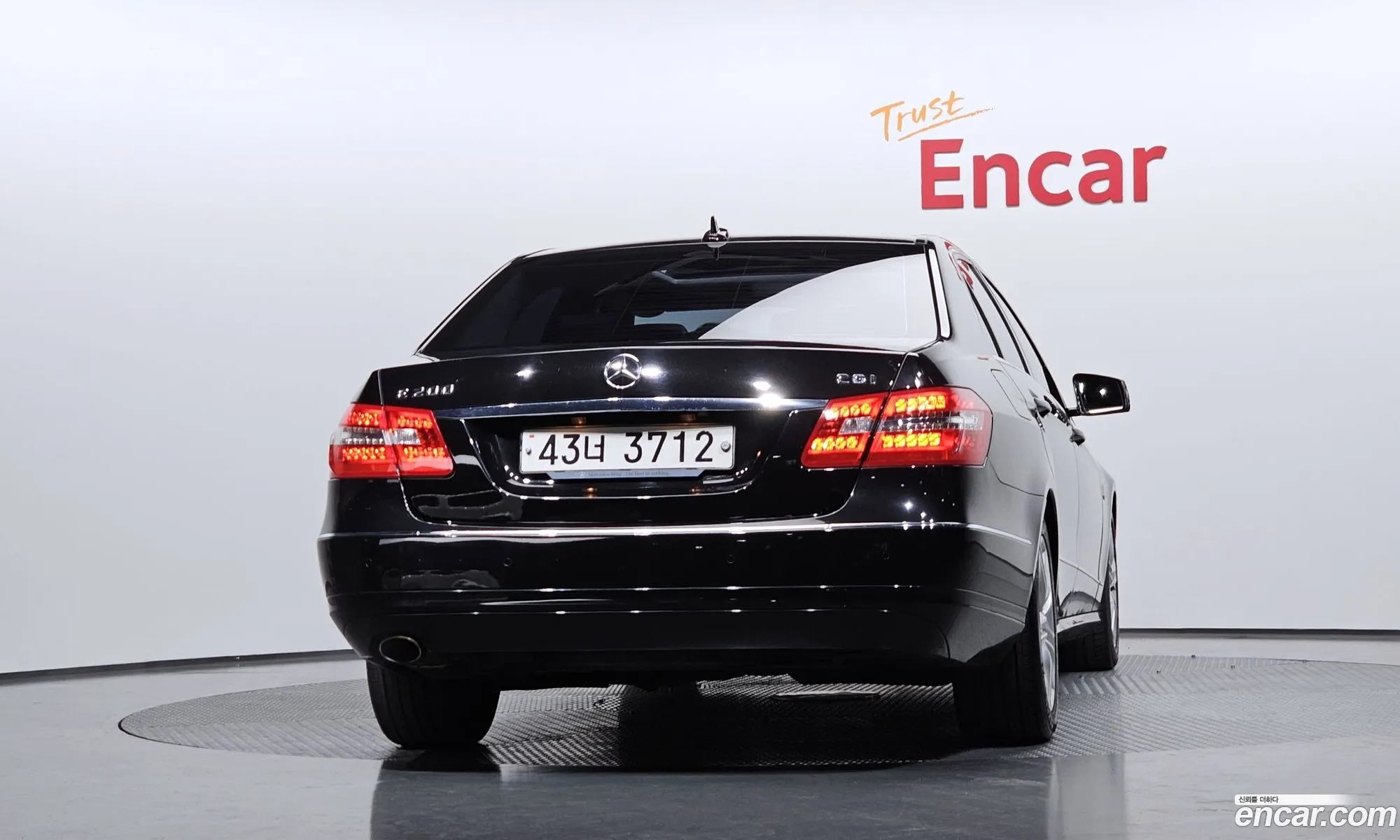 Mercedes-Benz E-Class W212 2011 WDDHF4JB7BA397671 — 4