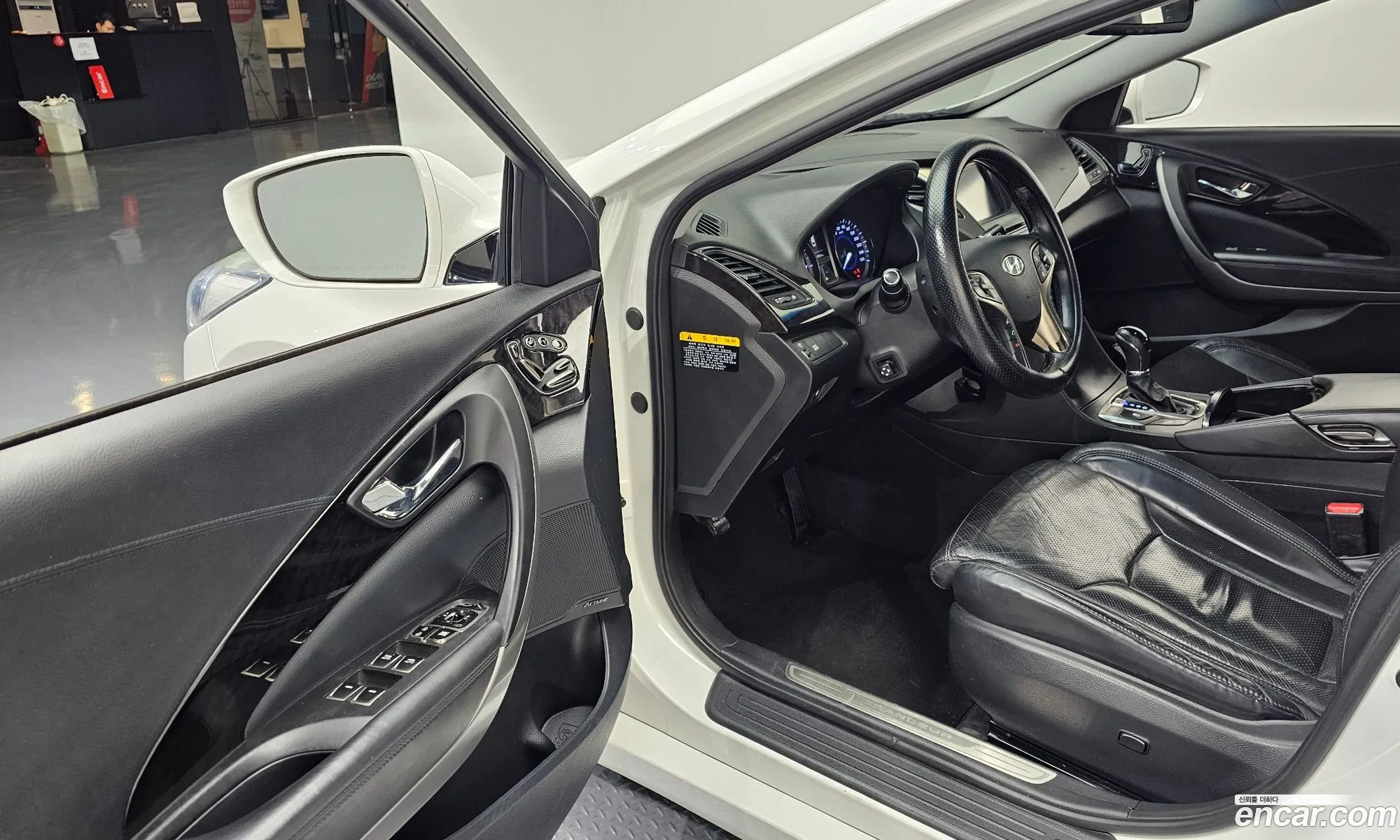 Hyundai Grandeur HG 2014 — 17