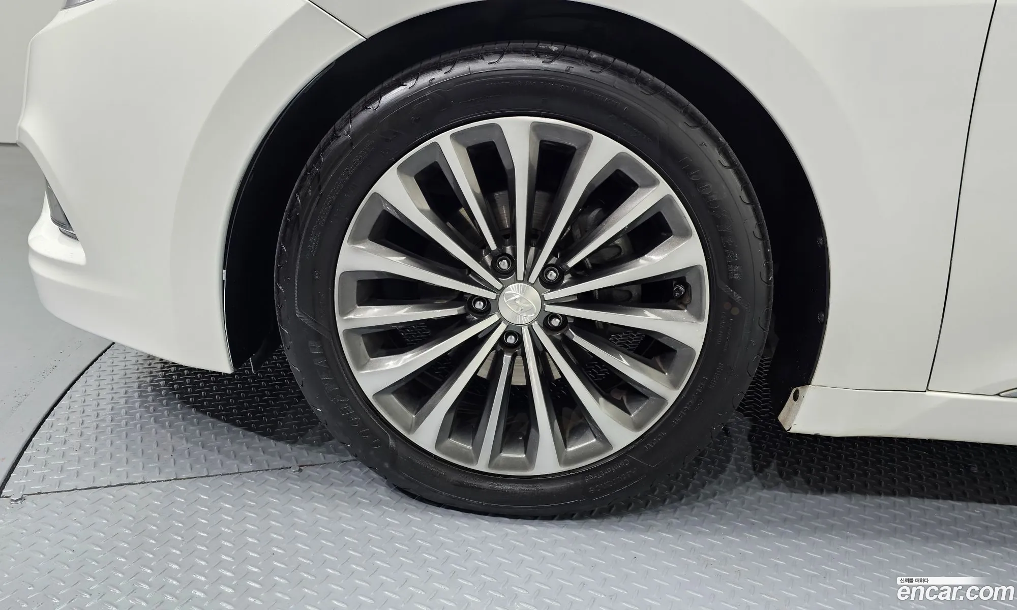 Hyundai Grandeur HG 2014 — 18