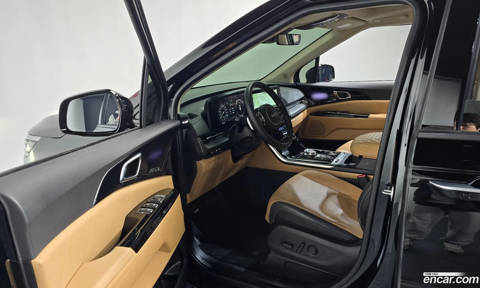 Kia Carnival 2023 — 17