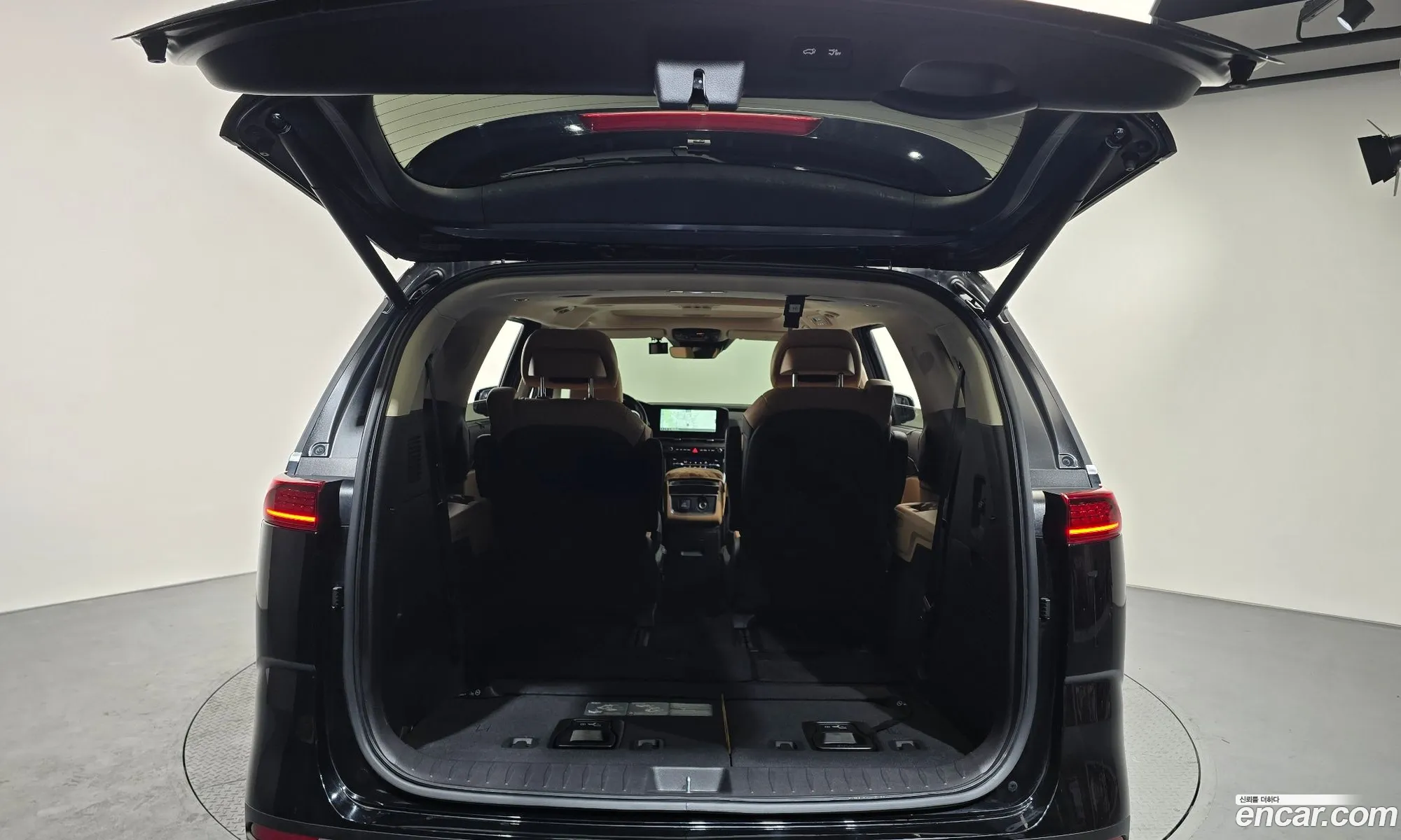 Kia Carnival 2023 — 2