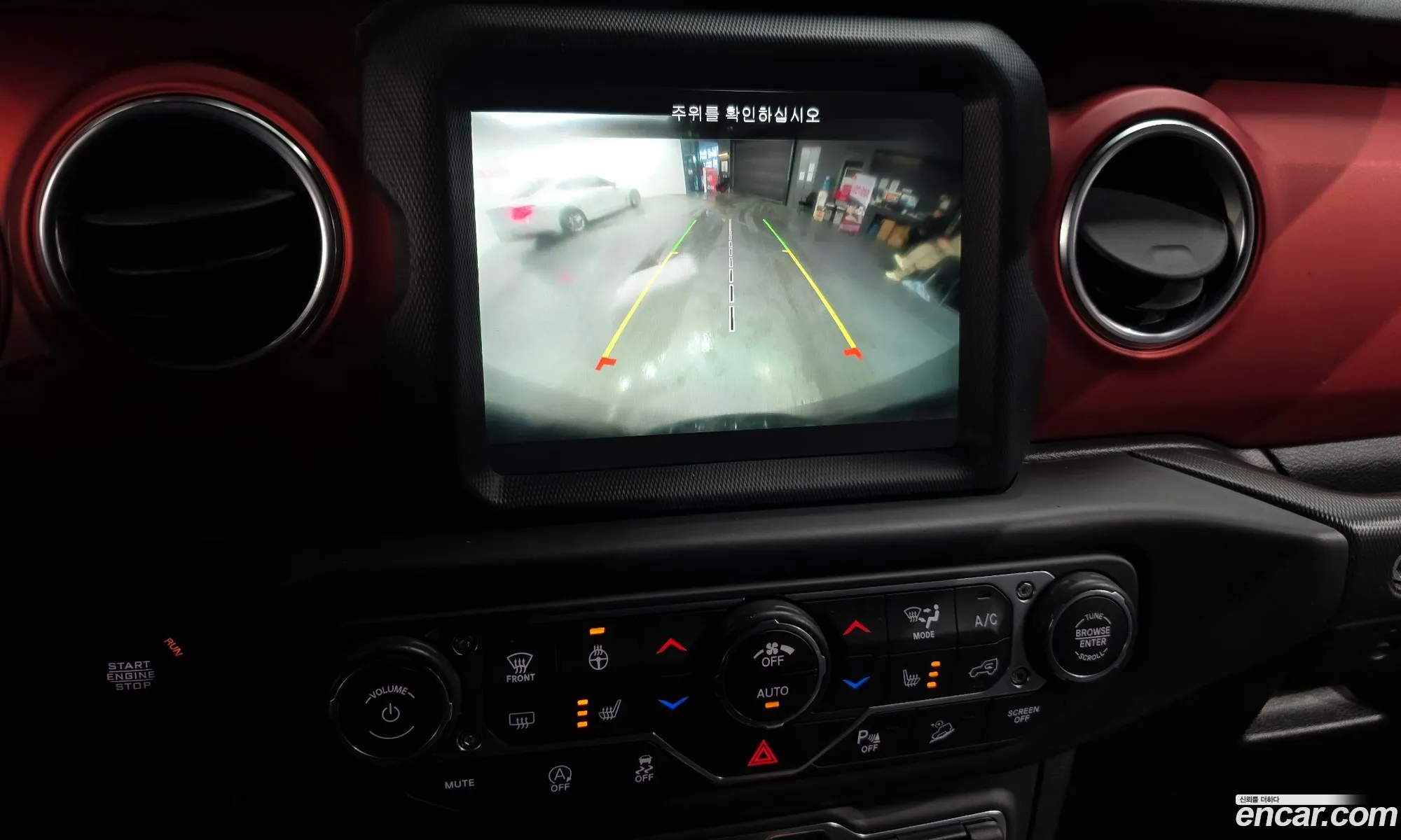 Jeep Wrangler 2020 — 14