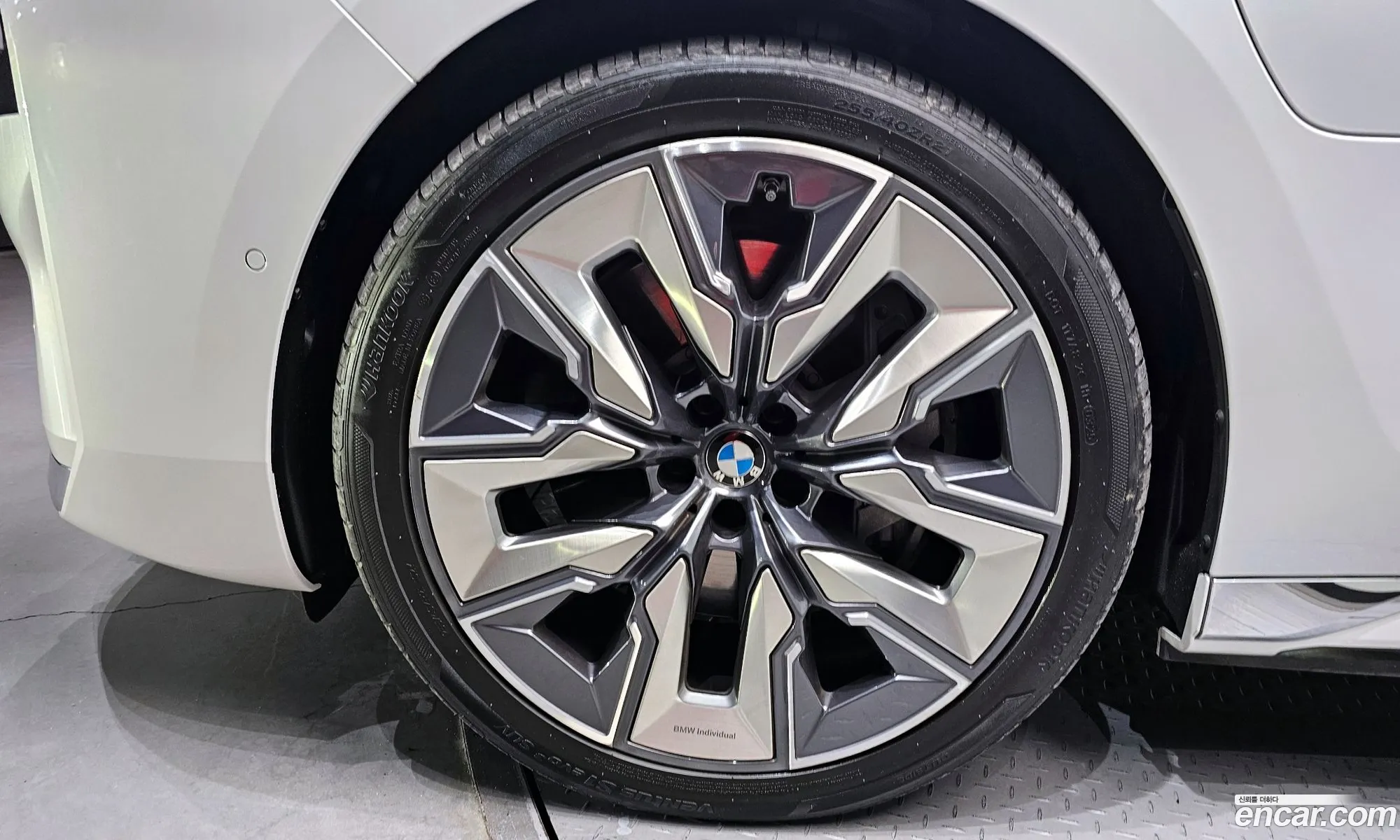 BMW 7 Series 2023 — 17