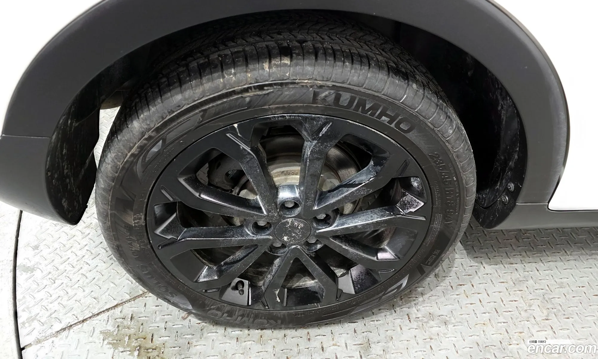 KG Mobility (SsangYong) Tivoli Armour 2018 — 18
