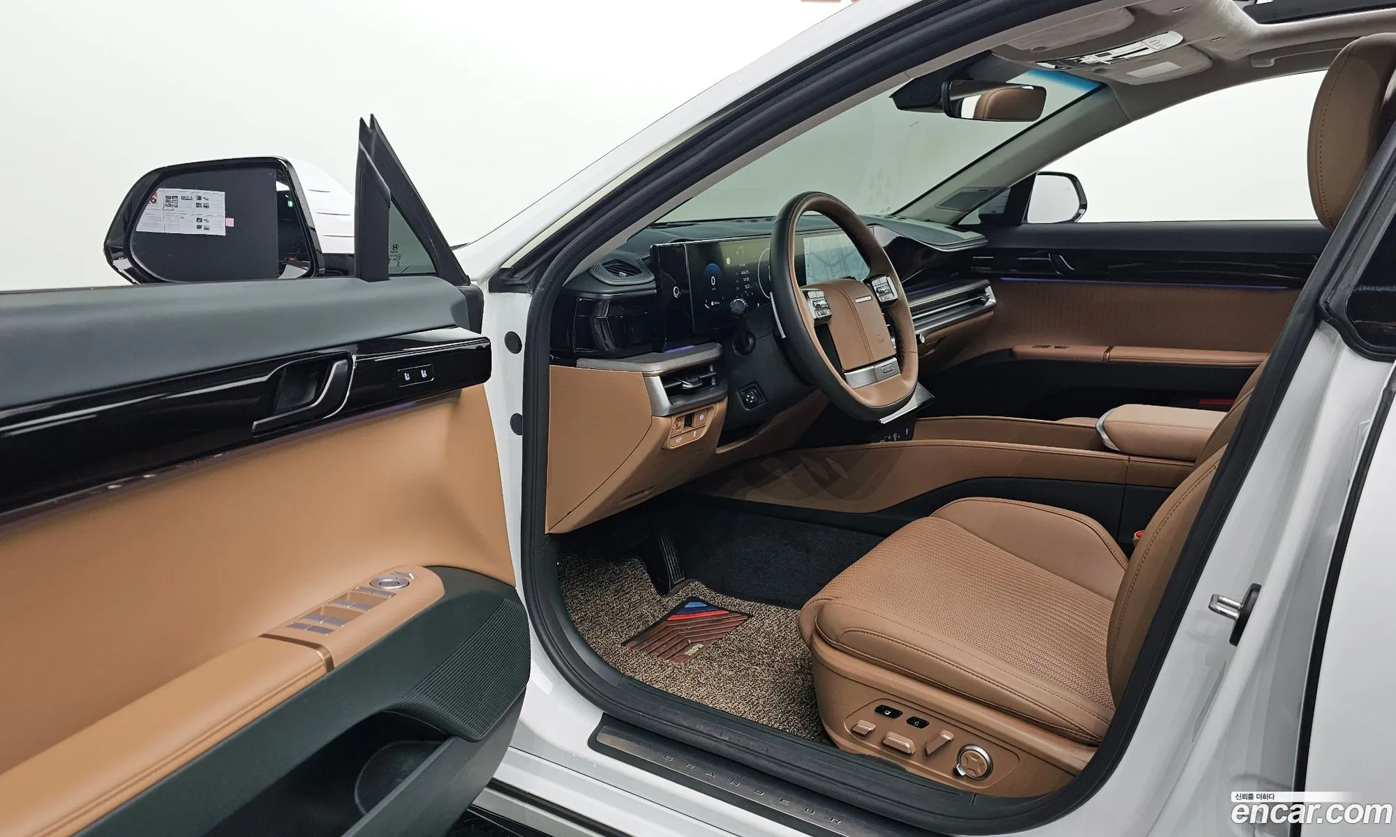 Hyundai Grandeur 2023 — 17