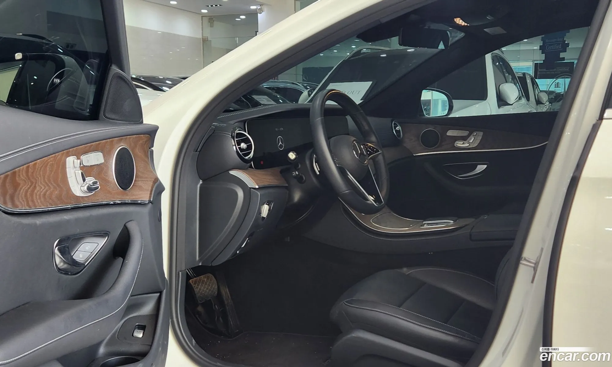 Mercedes-Benz E-Class W213 2022 — 11