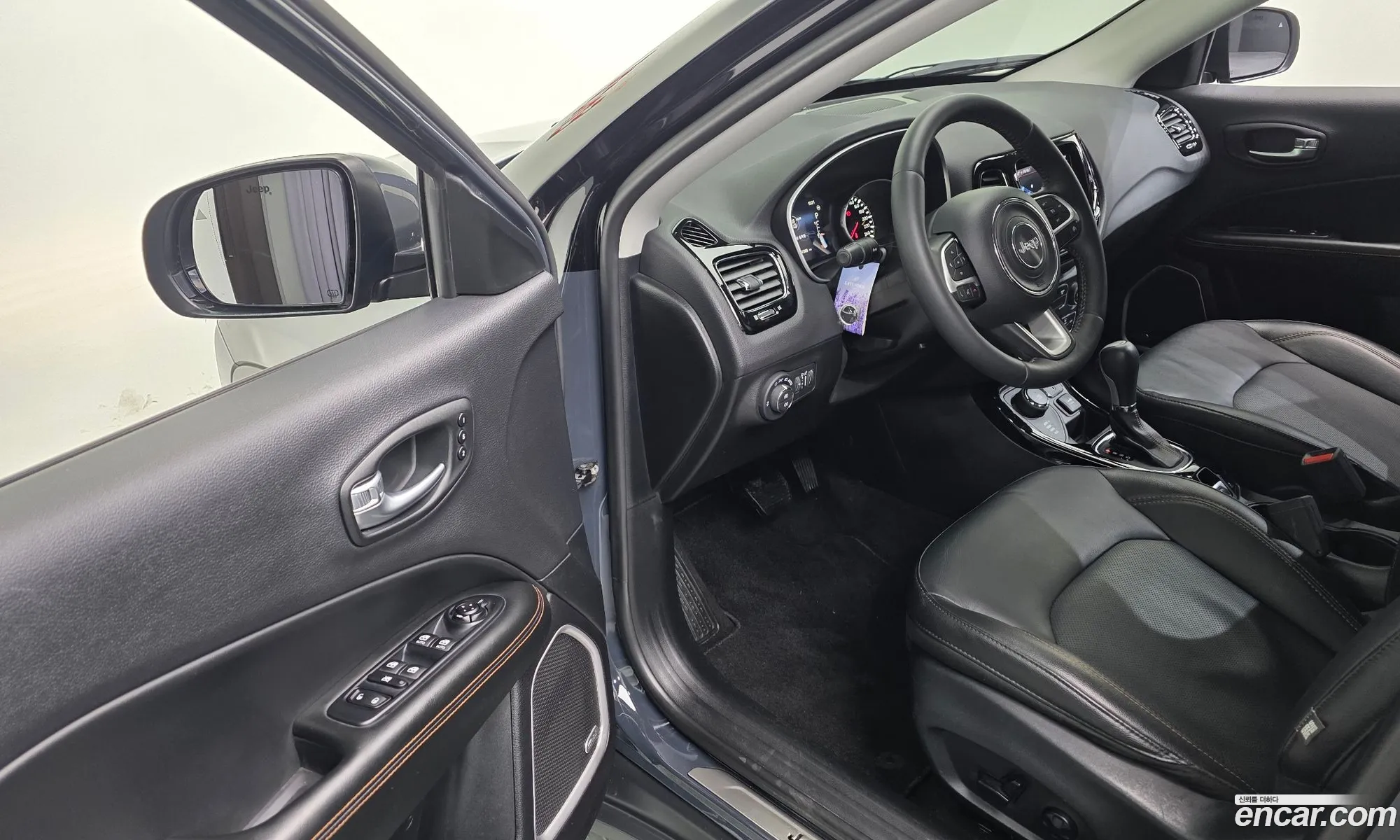 Jeep Compass 2018 3C4NJDCB9JT372366 — 14