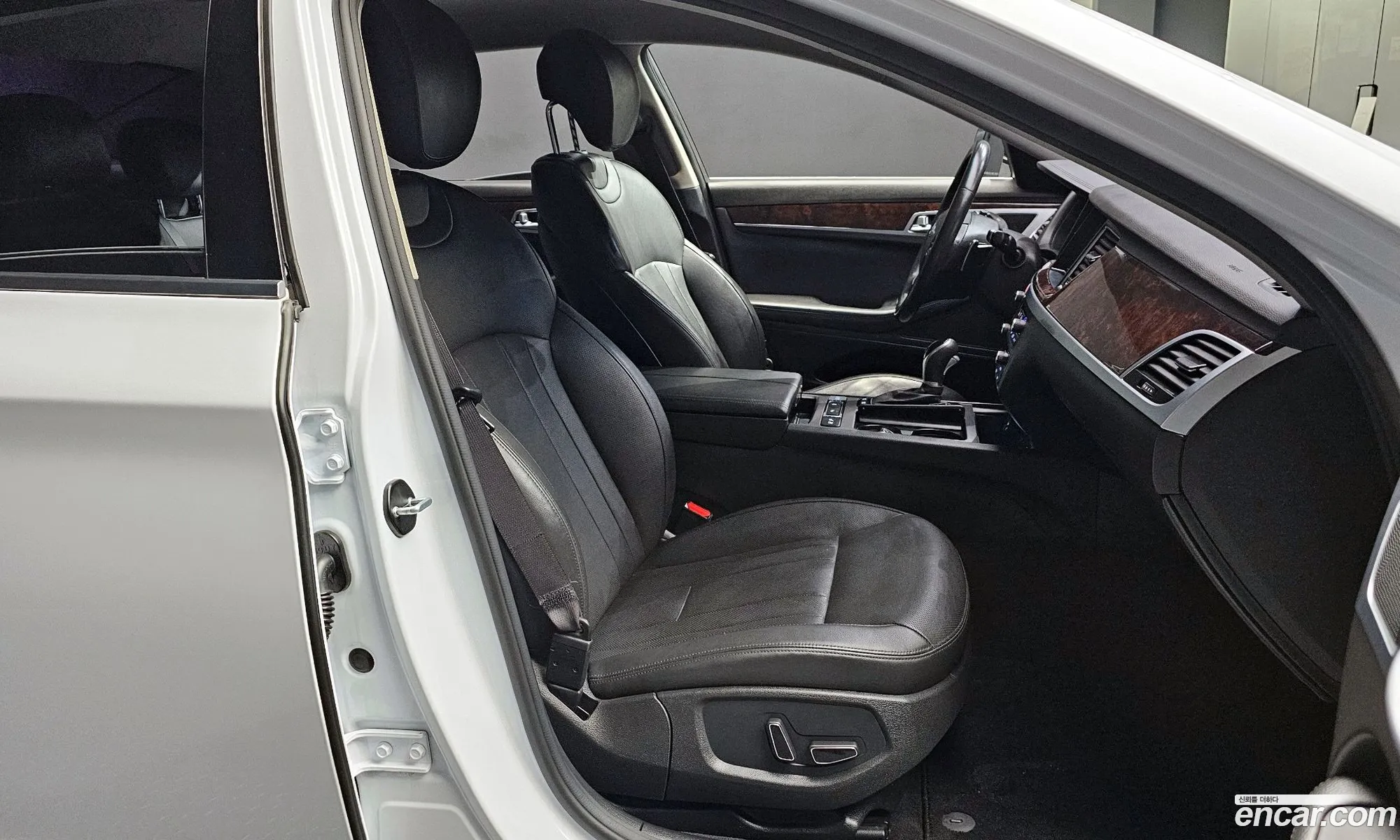 Hyundai Genesis DH 2016 — 6