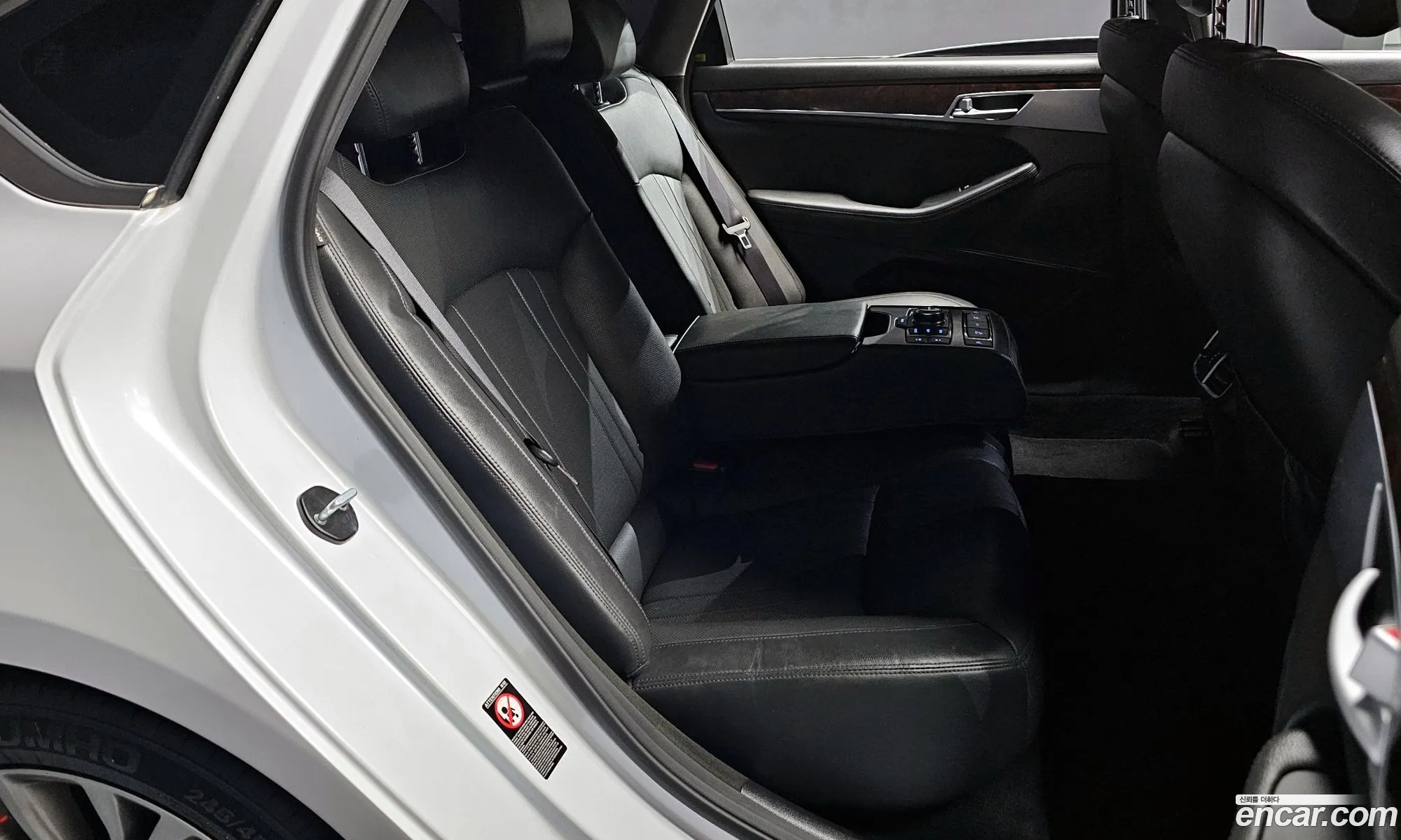 Hyundai Genesis DH 2016 — 19