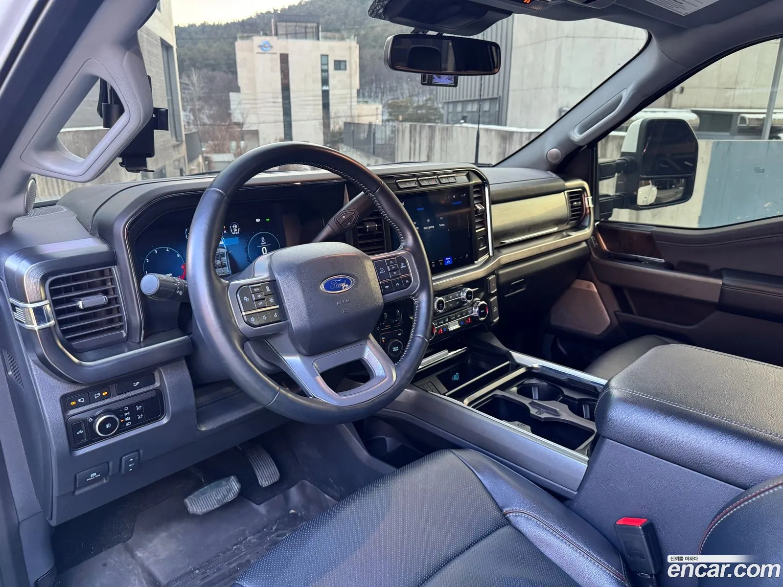 Ford F-350 2023 — 4