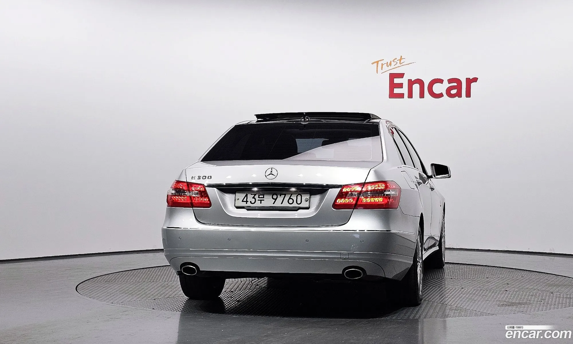 Mercedes-Benz E-Class W212 2012 WDDHF5FB4CA627568 — 11