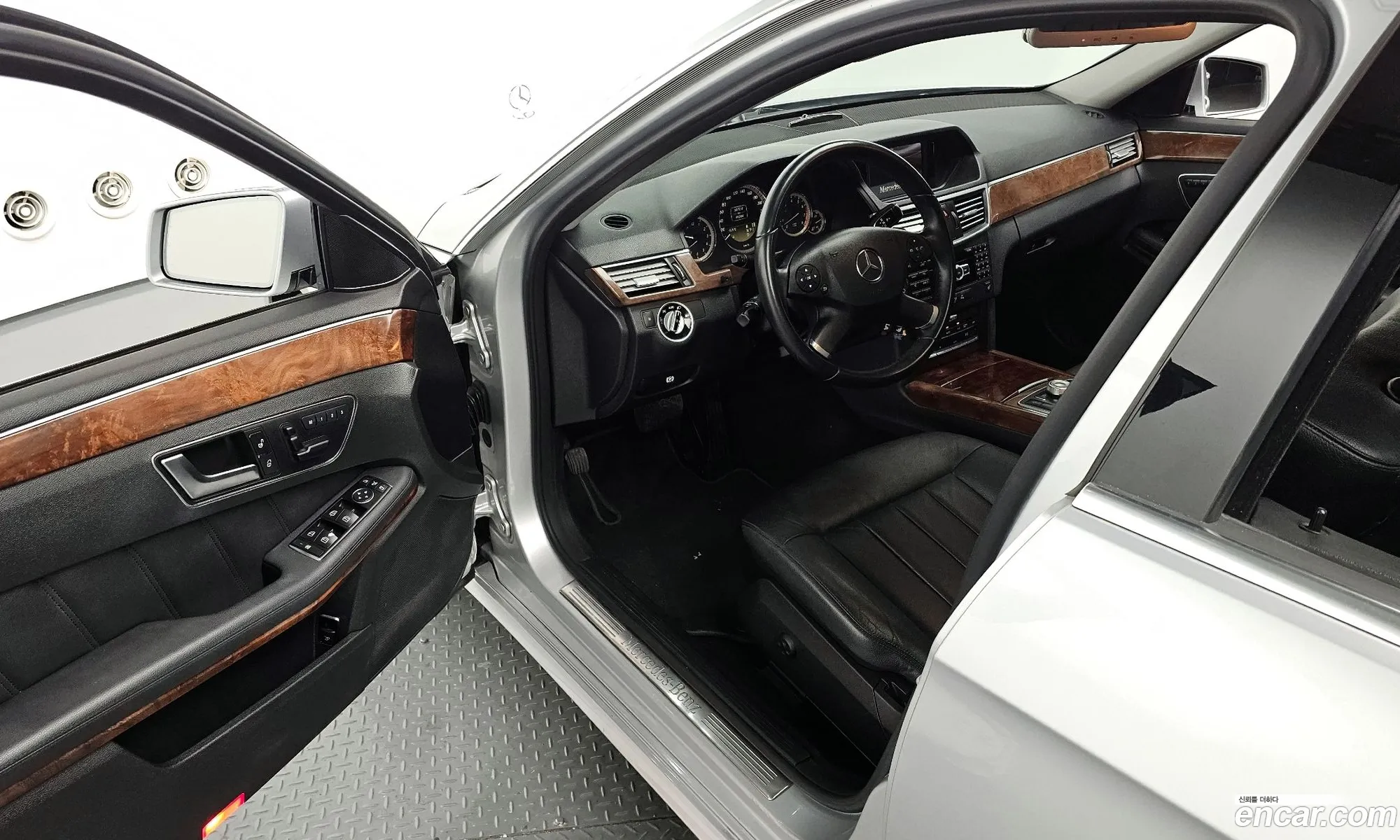Mercedes-Benz E-Class W212 2012 WDDHF5FB4CA627568 — 8