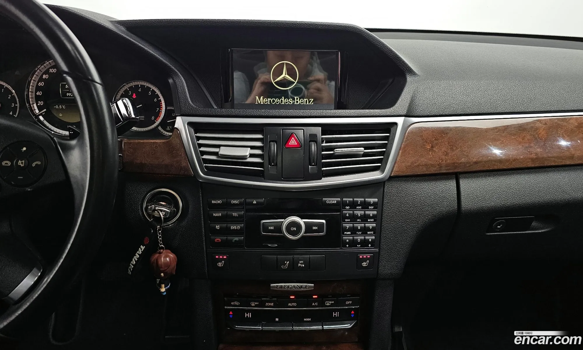 Mercedes-Benz E-Class W212 2012 WDDHF5FB4CA627568 — 17