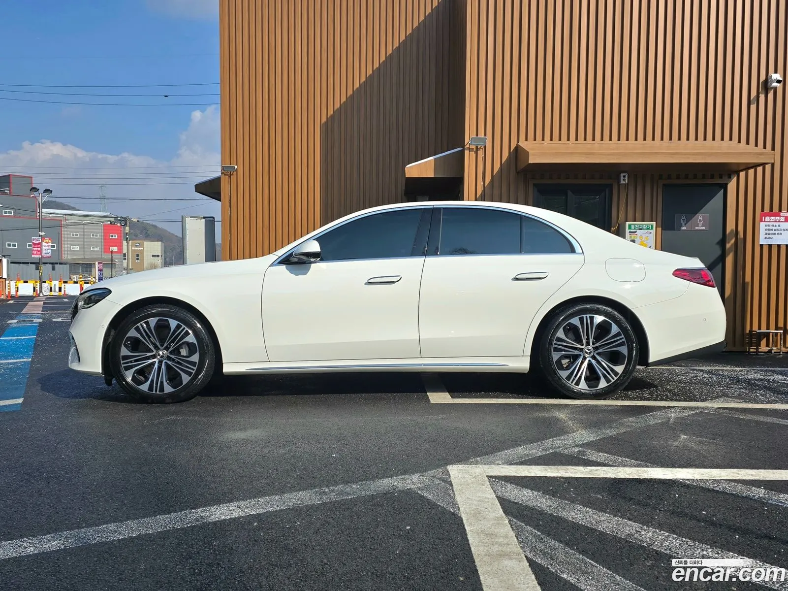 Mercedes-Benz E-Class W214 2025 — 13