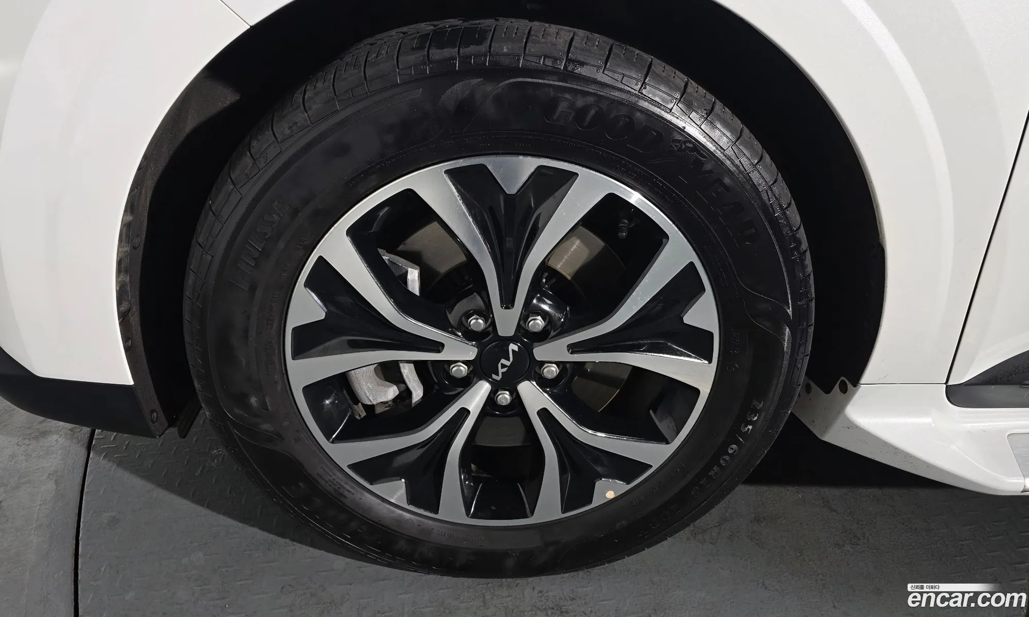Kia Carnival 2023 — 16