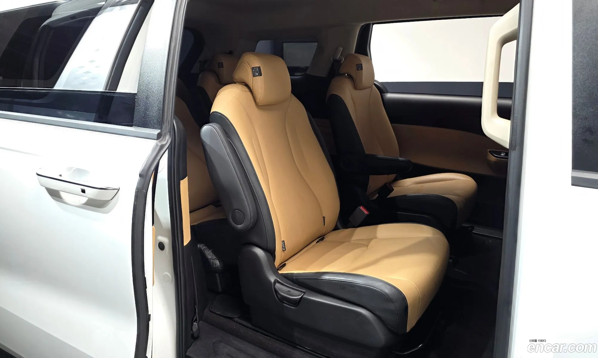 Kia Carnival 2023 — 10