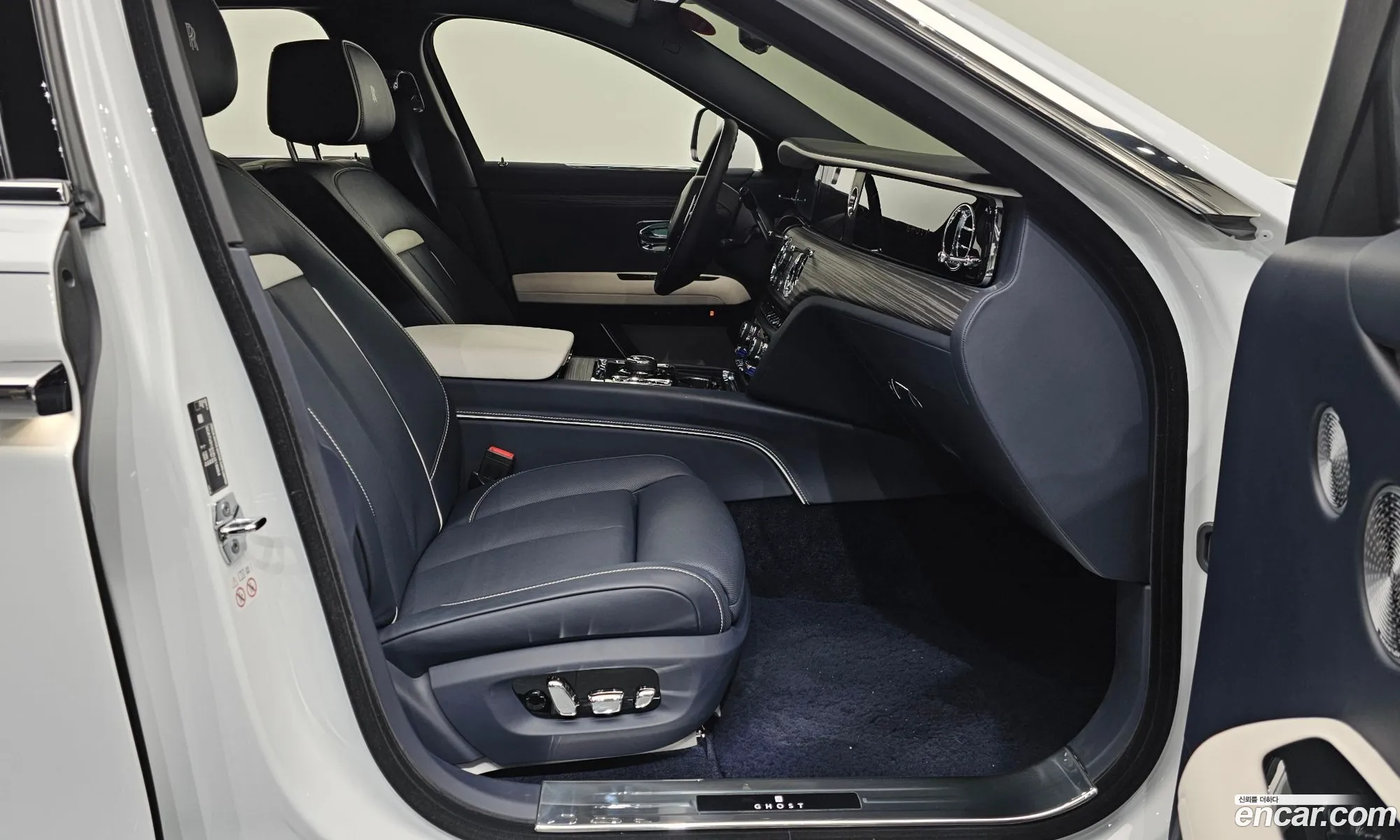 Rolls-Royce Ghost 2023 SCATV0101PU216964 — 9