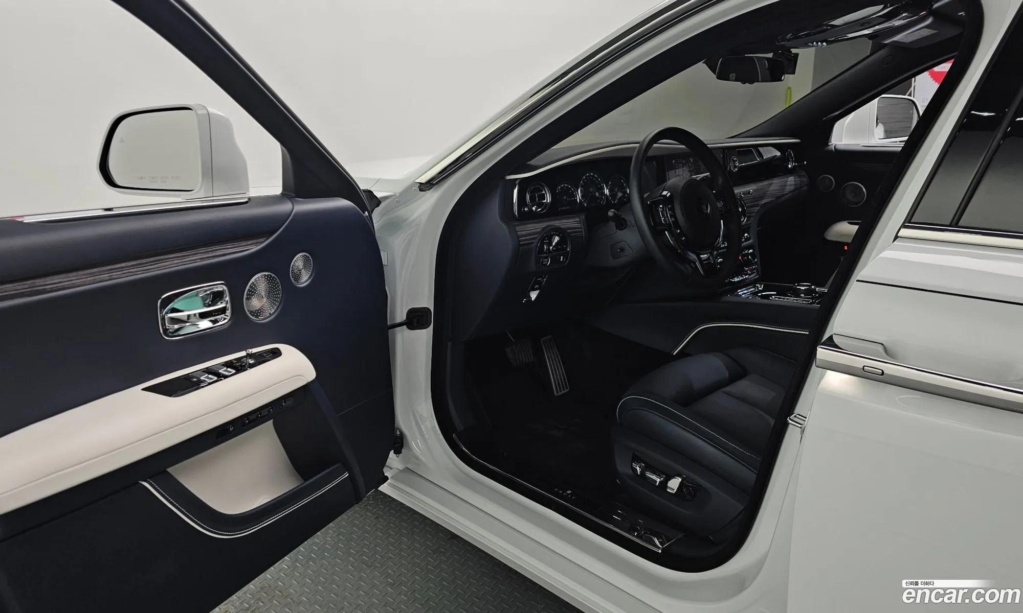 Rolls-Royce Ghost 2023 SCATV0101PU216964 — 2