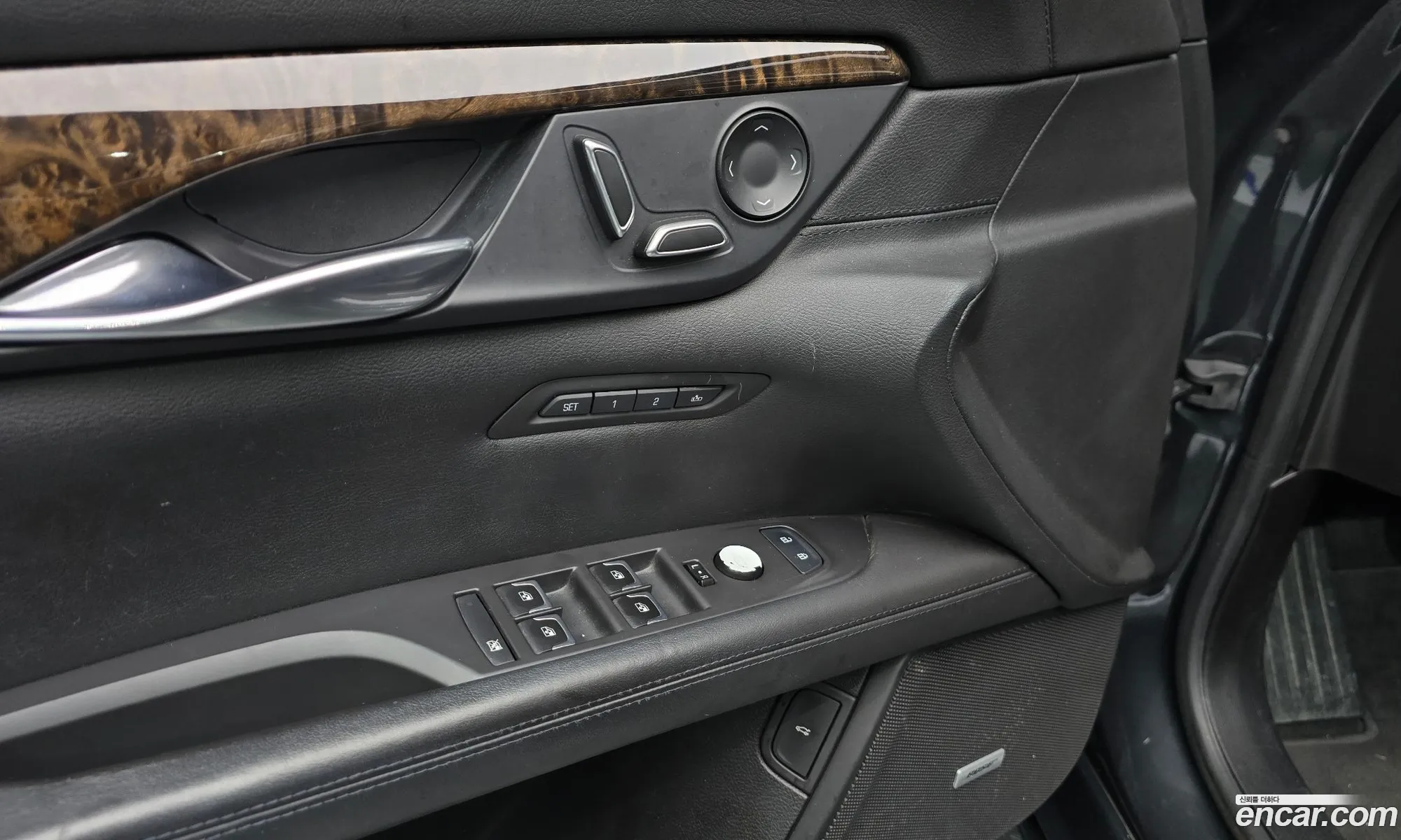 Cadillac CT6 2016 1G6K95RS9GU166667 — 17