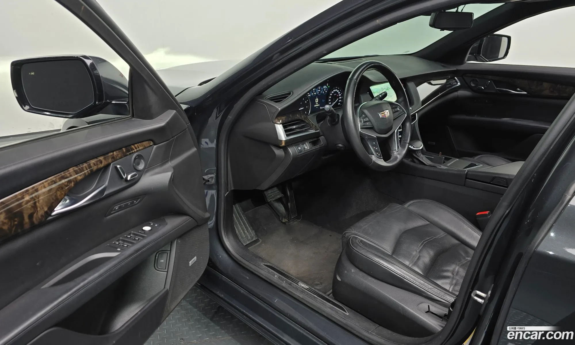 Cadillac CT6 2016 1G6K95RS9GU166667 — 9