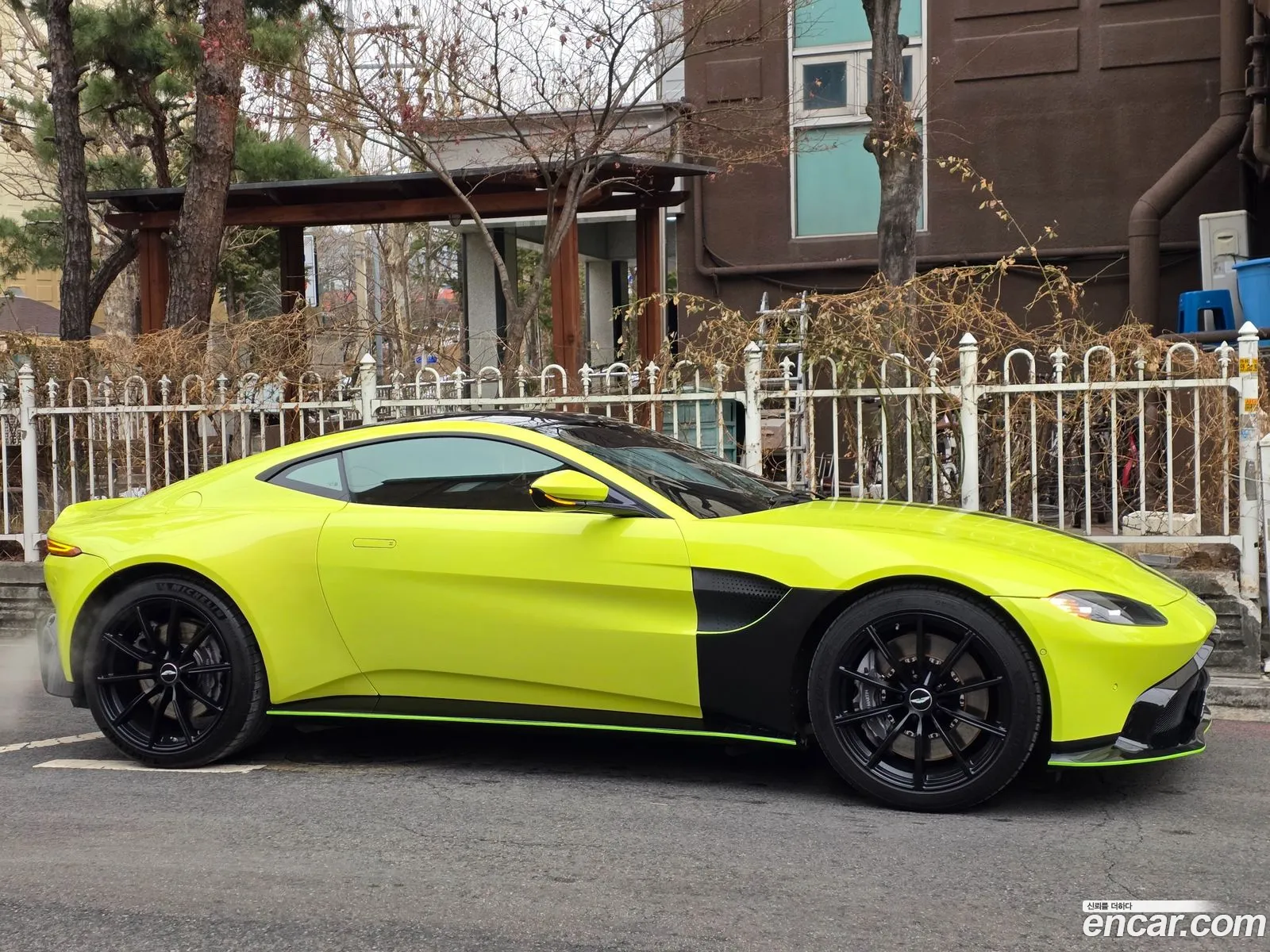 Aston Martin Vantage 2018 — 10