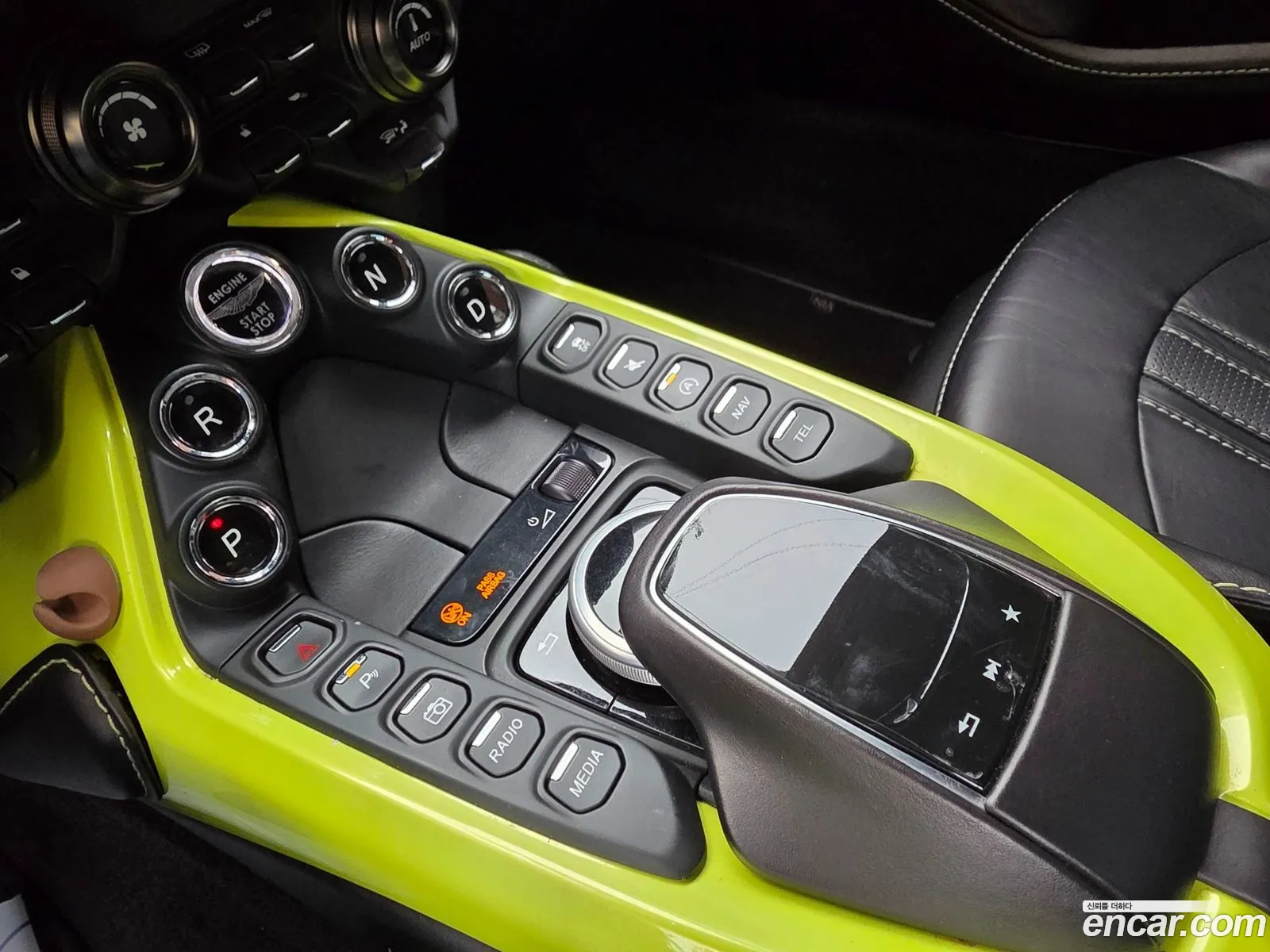 Aston Martin Vantage 2018 — 11