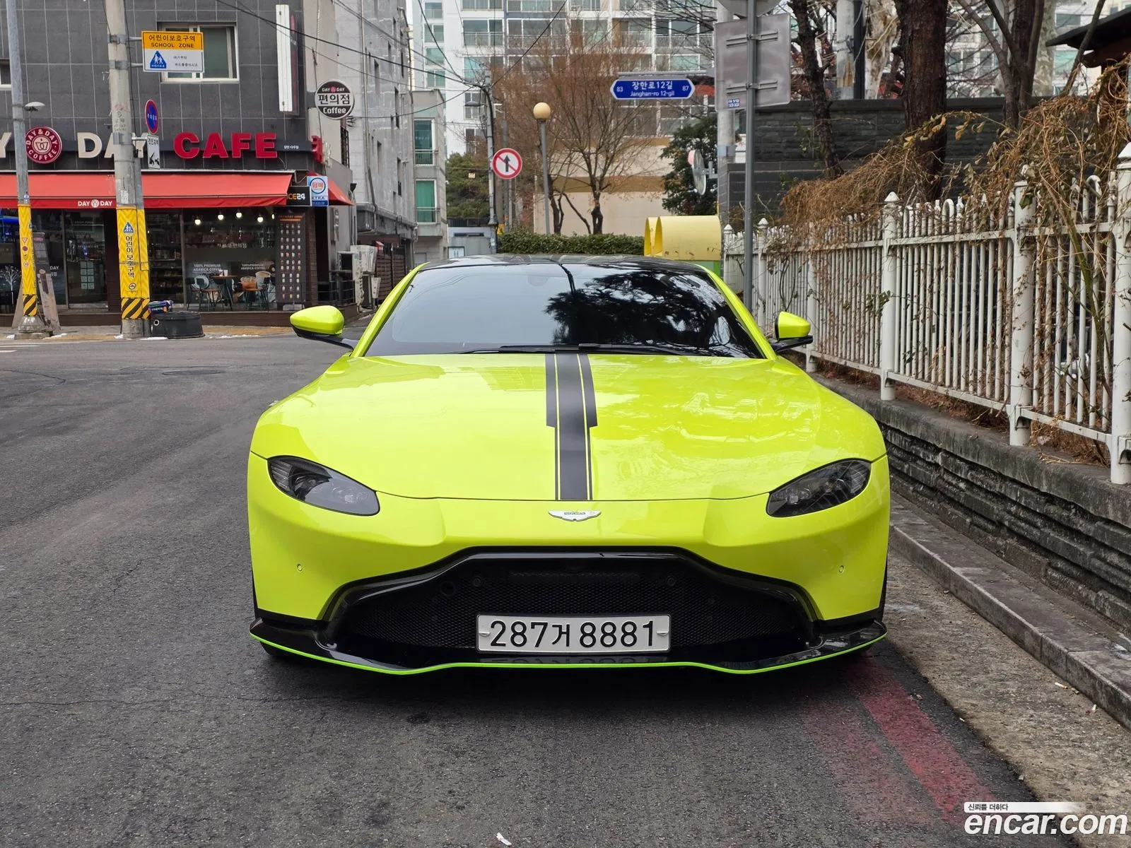 Aston Martin Vantage 2018 — 12