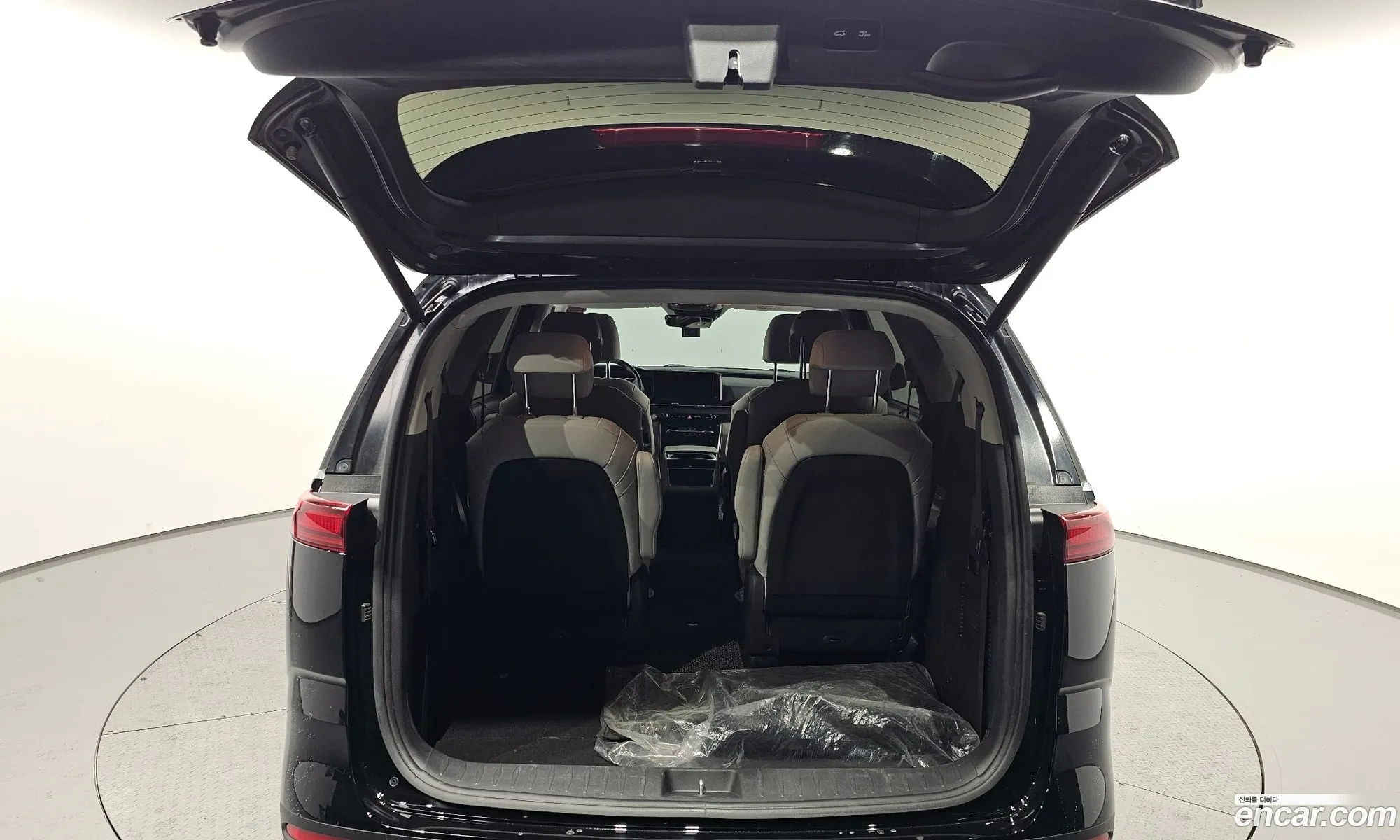 Kia Carnival 2021 — 17