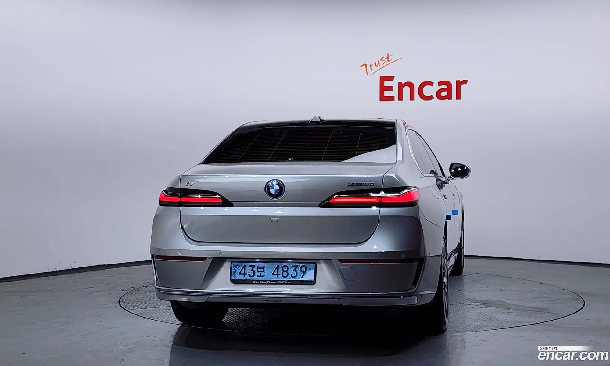 BMW i7 2023 — 18