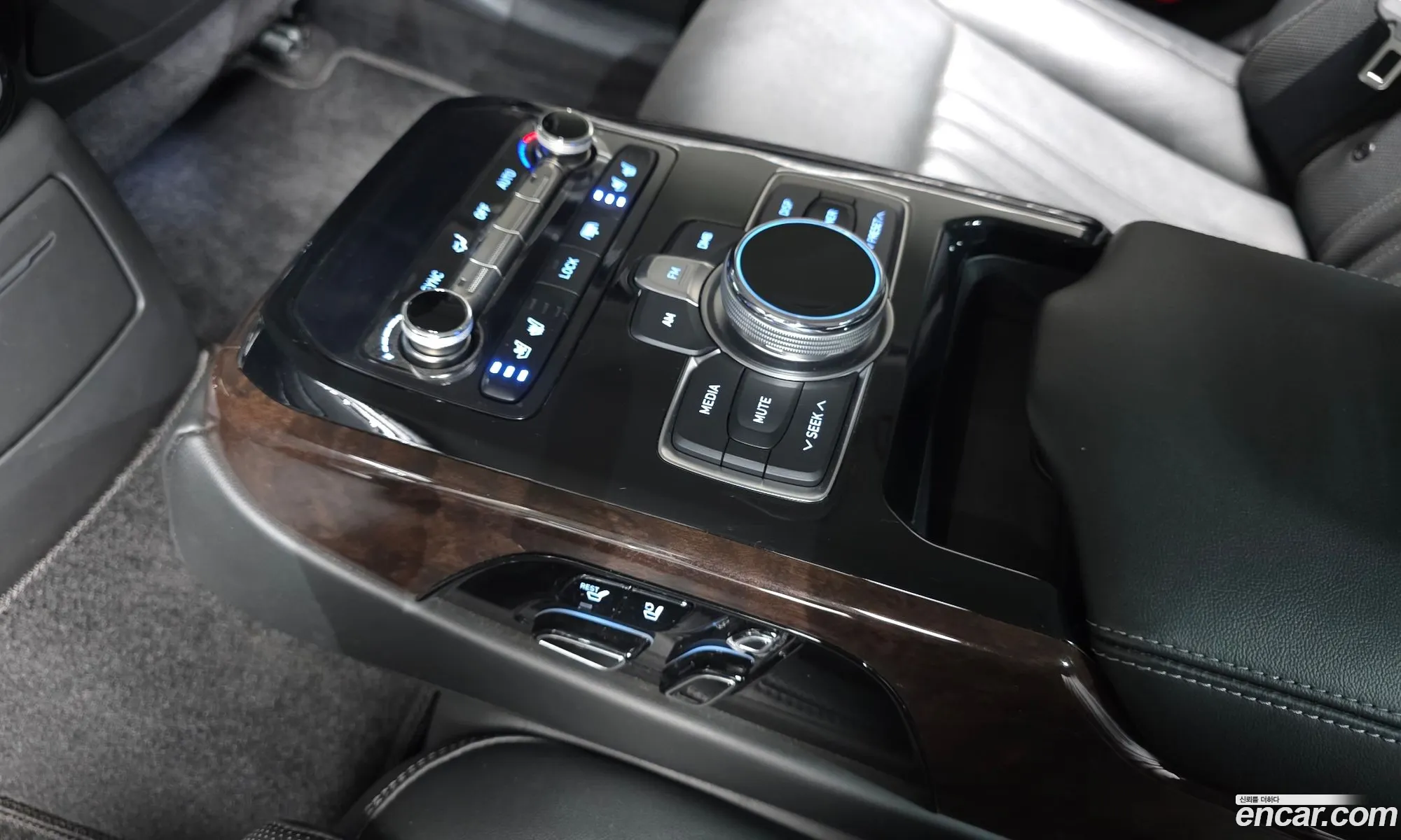Genesis EQ900 2017 — 15