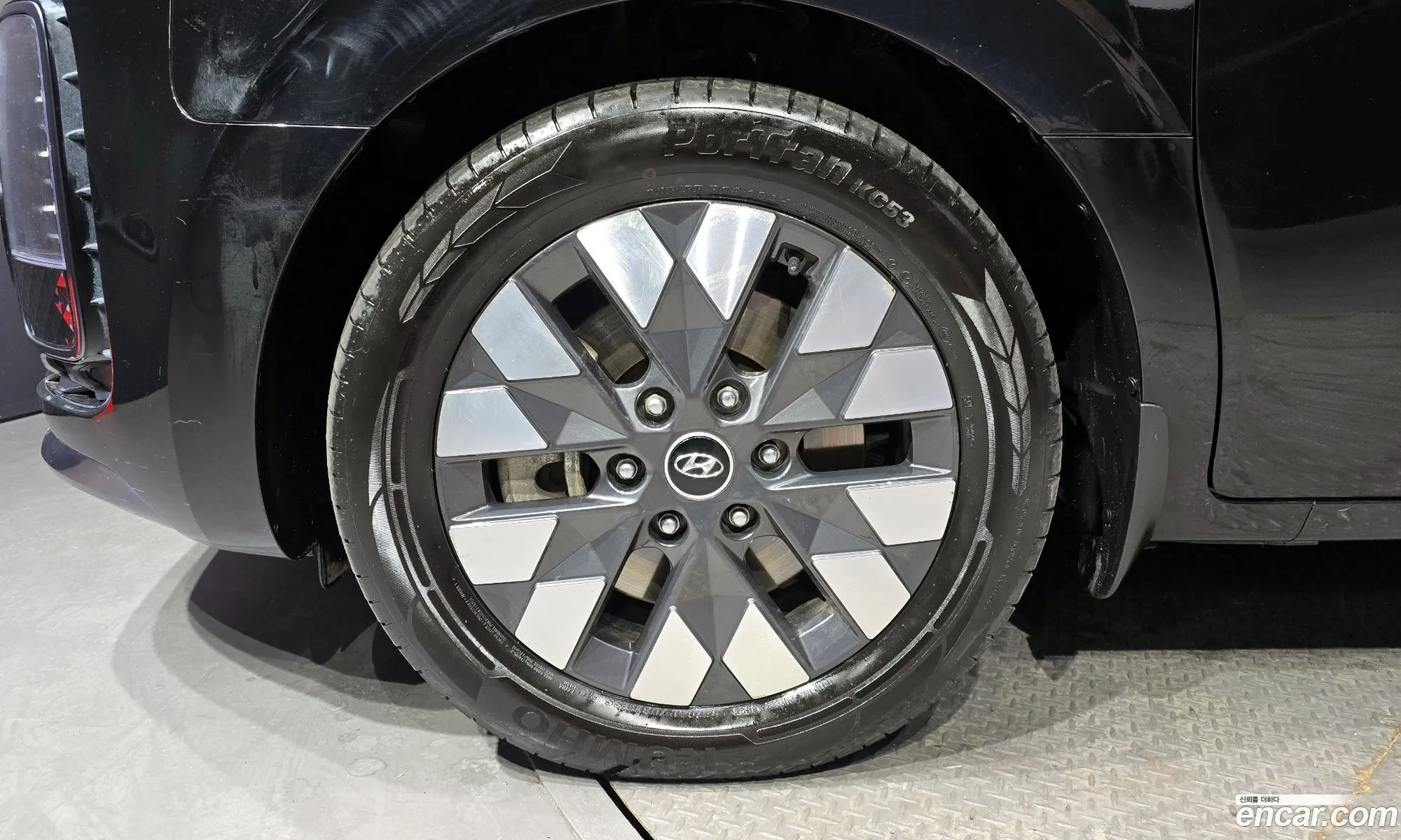 Hyundai Staria 2023 — 13