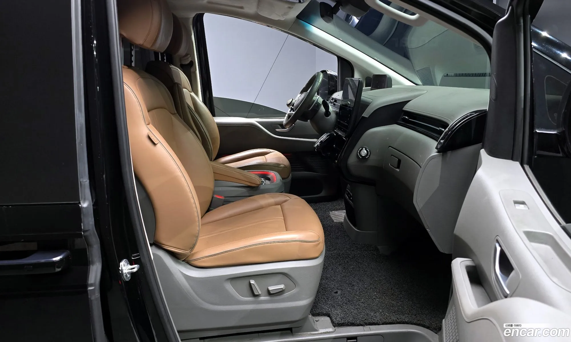 Hyundai Staria 2023 — 2