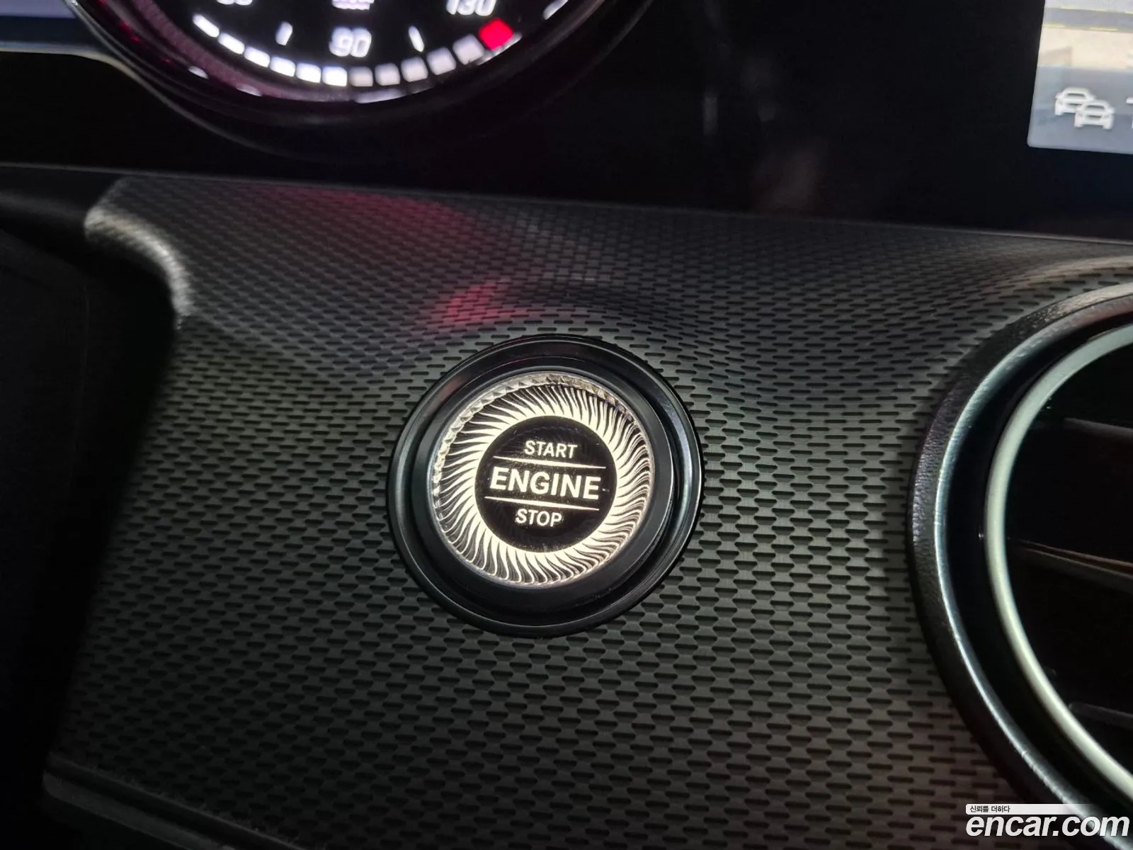 Mercedes-Benz E-Class W213 2016 — 19