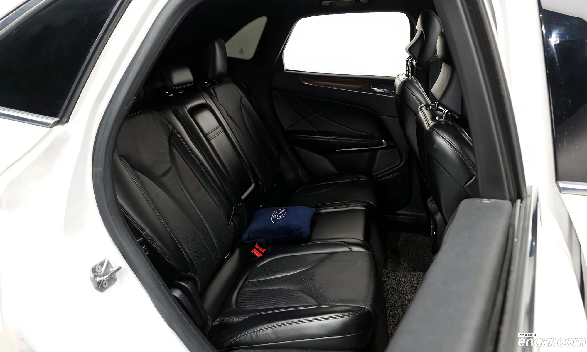 Lincoln MKC 2016 5LMCJ3D97GUJ12259 — 2