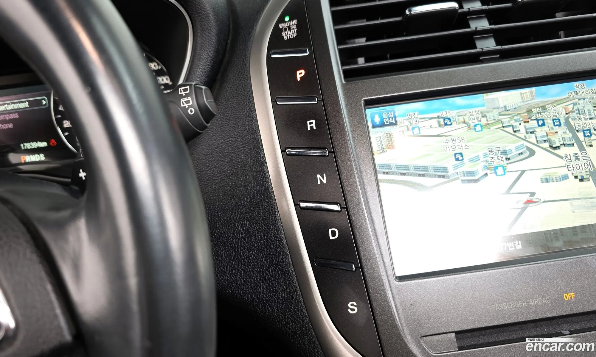 Lincoln MKC 2016 5LMCJ3D97GUJ12259 — 17
