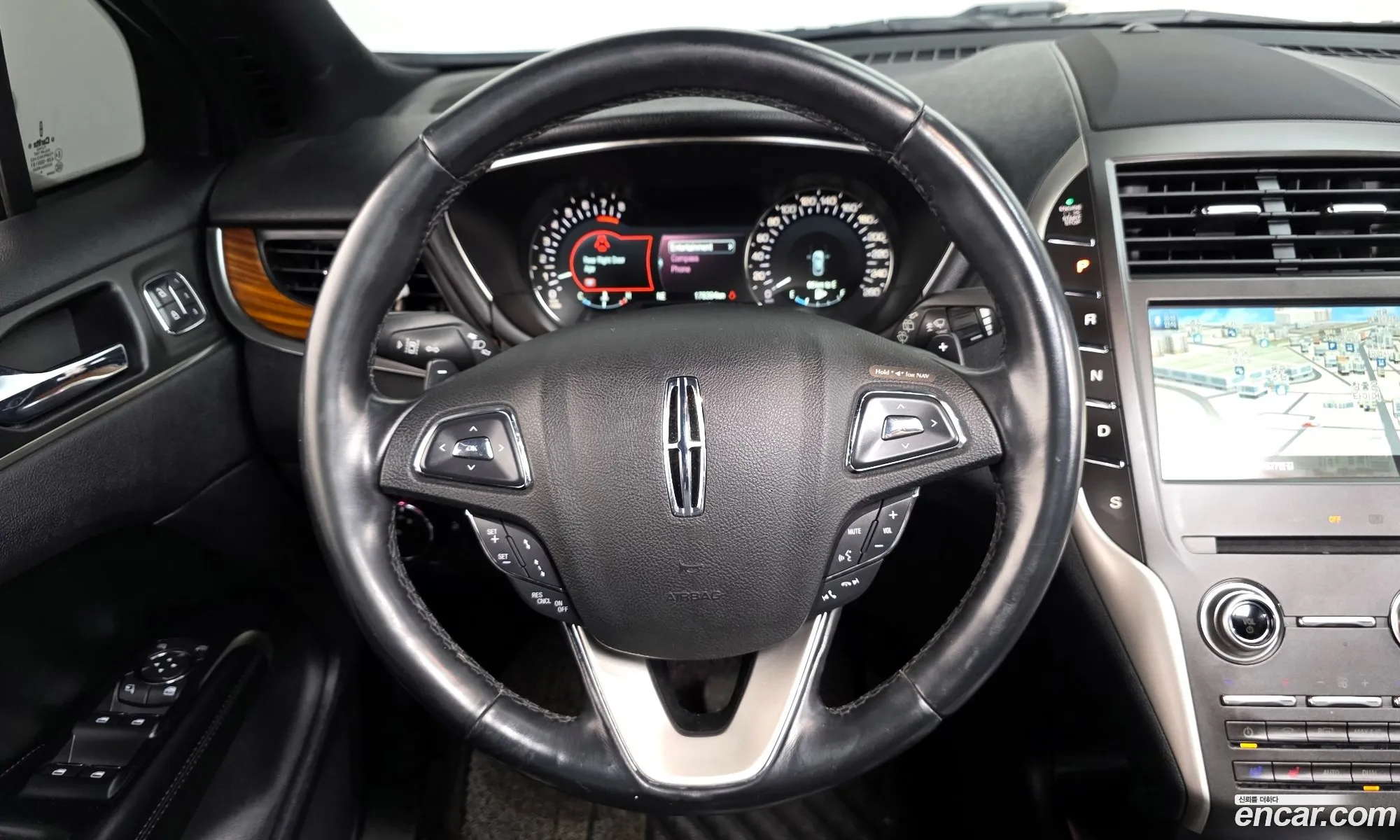 Lincoln MKC 2016 5LMCJ3D97GUJ12259 — 13