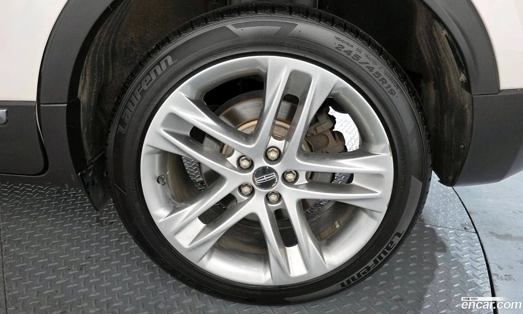 Lincoln MKC 2016 5LMCJ3D97GUJ12259 — 11