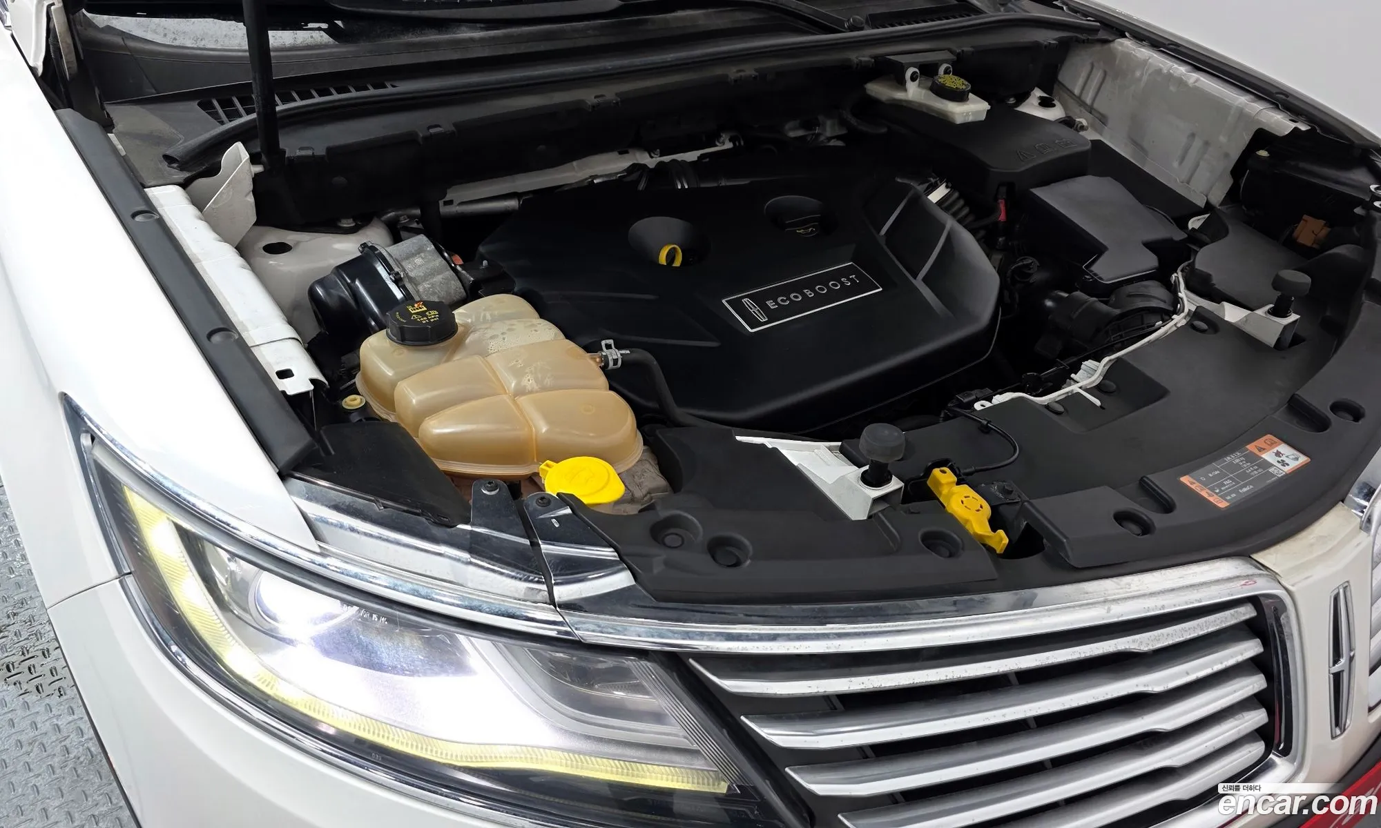 Lincoln MKC 2016 5LMCJ3D97GUJ12259 — 16