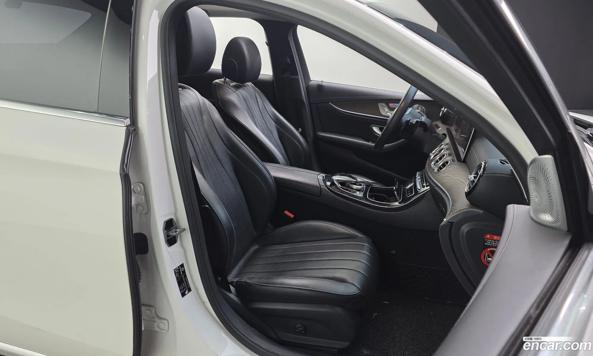 Mercedes-Benz E-Class W213 2018 WDDZF4KB5KA510892 — 10