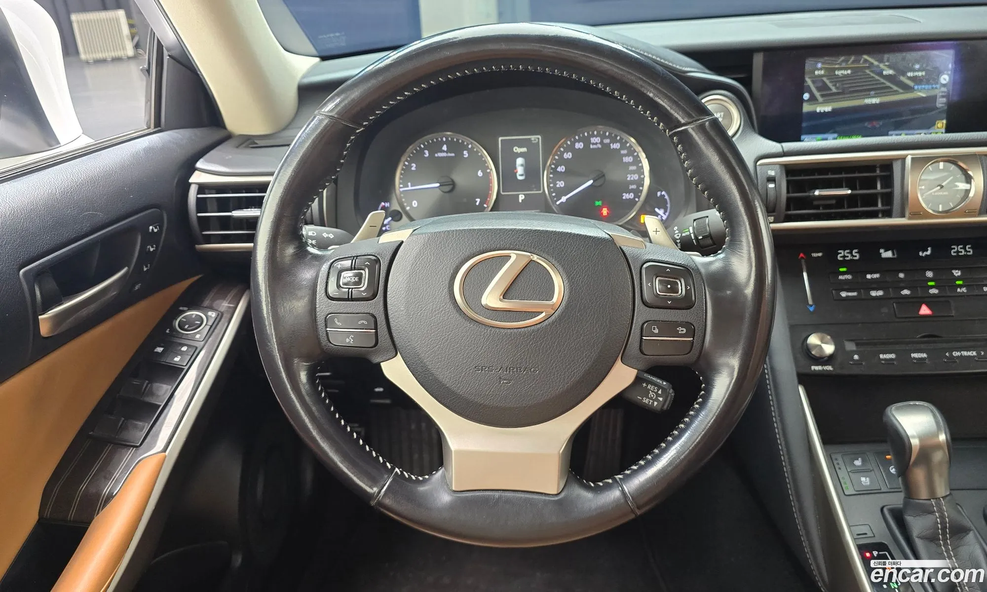 Lexus IS200t 2017 JTHBA5D23H5057661 — 9