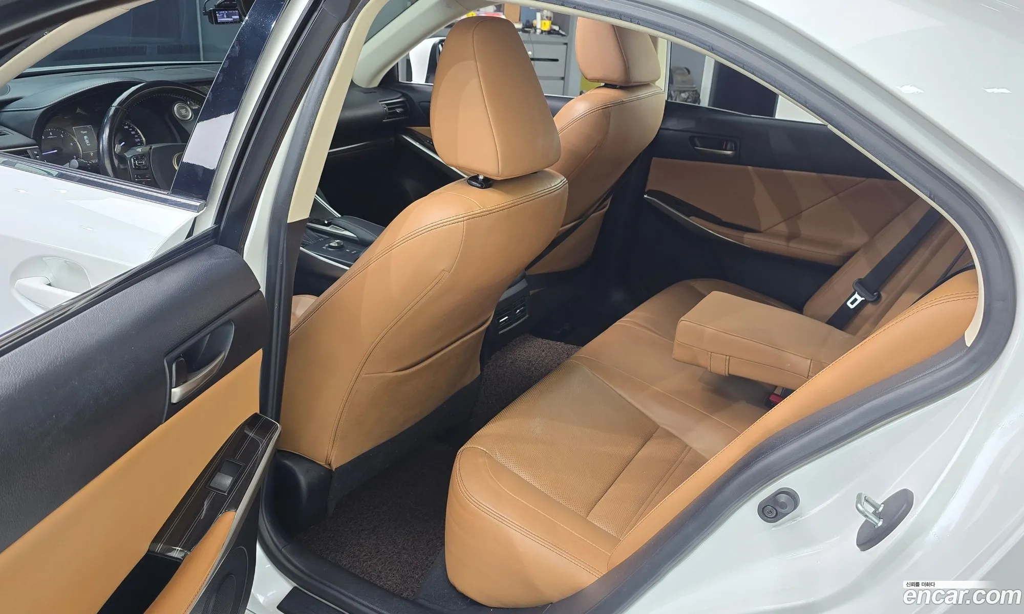 Lexus IS200t 2017 JTHBA5D23H5057661 — 11